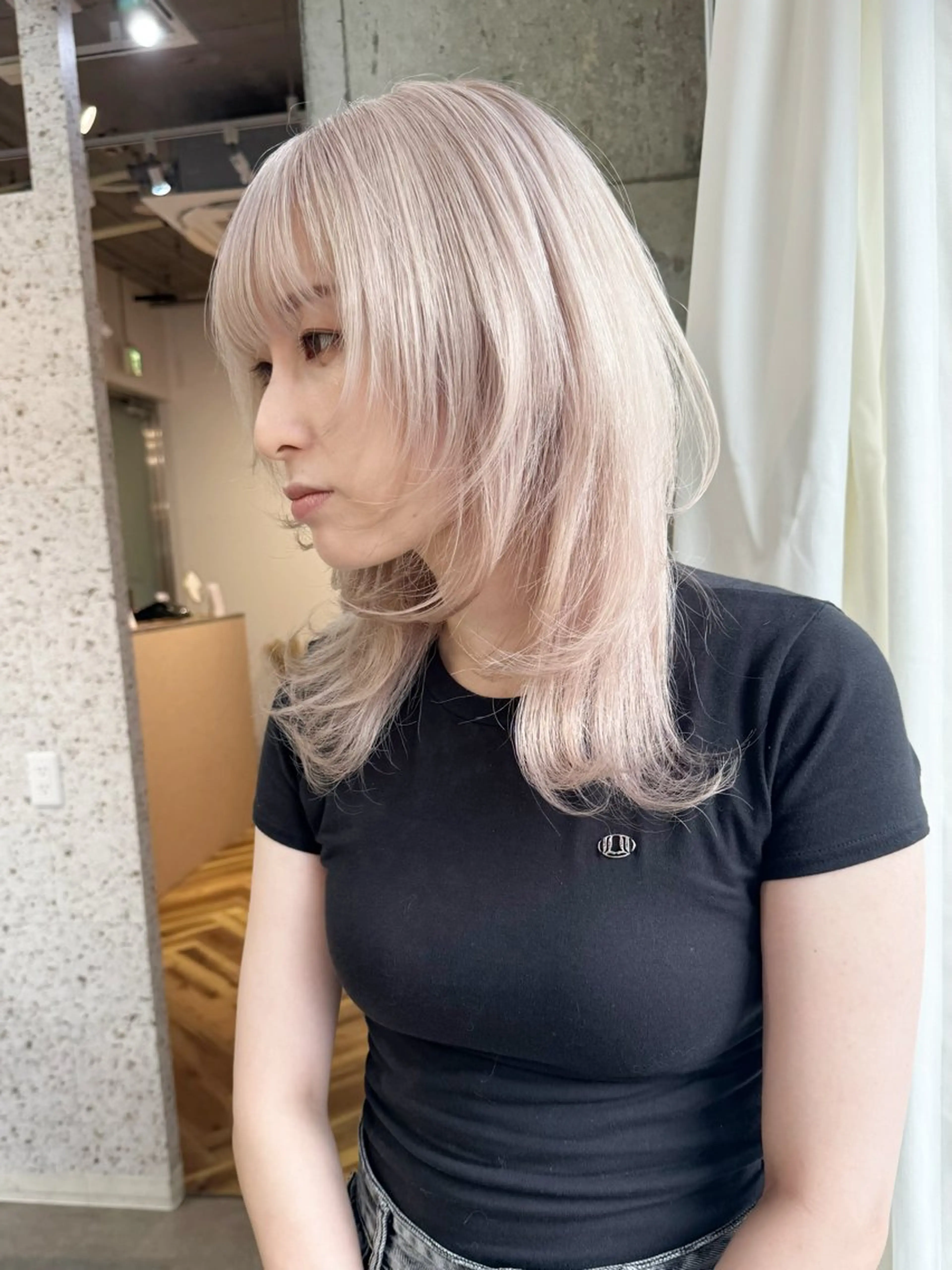 ミディアム カラー ヘアアレンジ ミディアムパーマ ブリーチ ブロンド ケアブリーチ ダブルカラー ヘアカラー トリートメント lani ブリーチ /ダブルカラーのヘアスタイル
