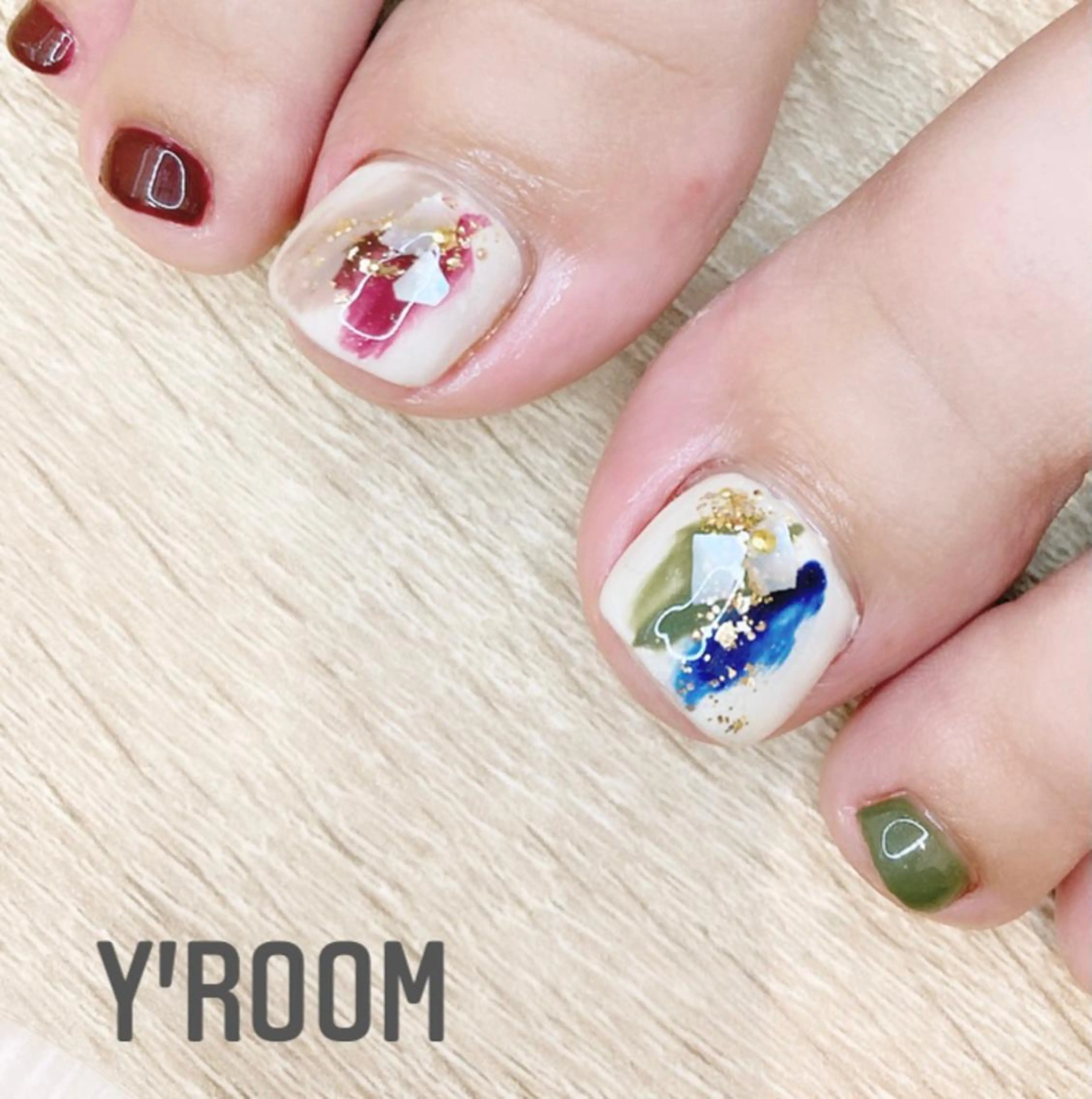 ネイル オーロラネイル ボルドー フラッシュネイル フットネイル ジェルネイル YUKA （ネイリスト）のネイルデザイン