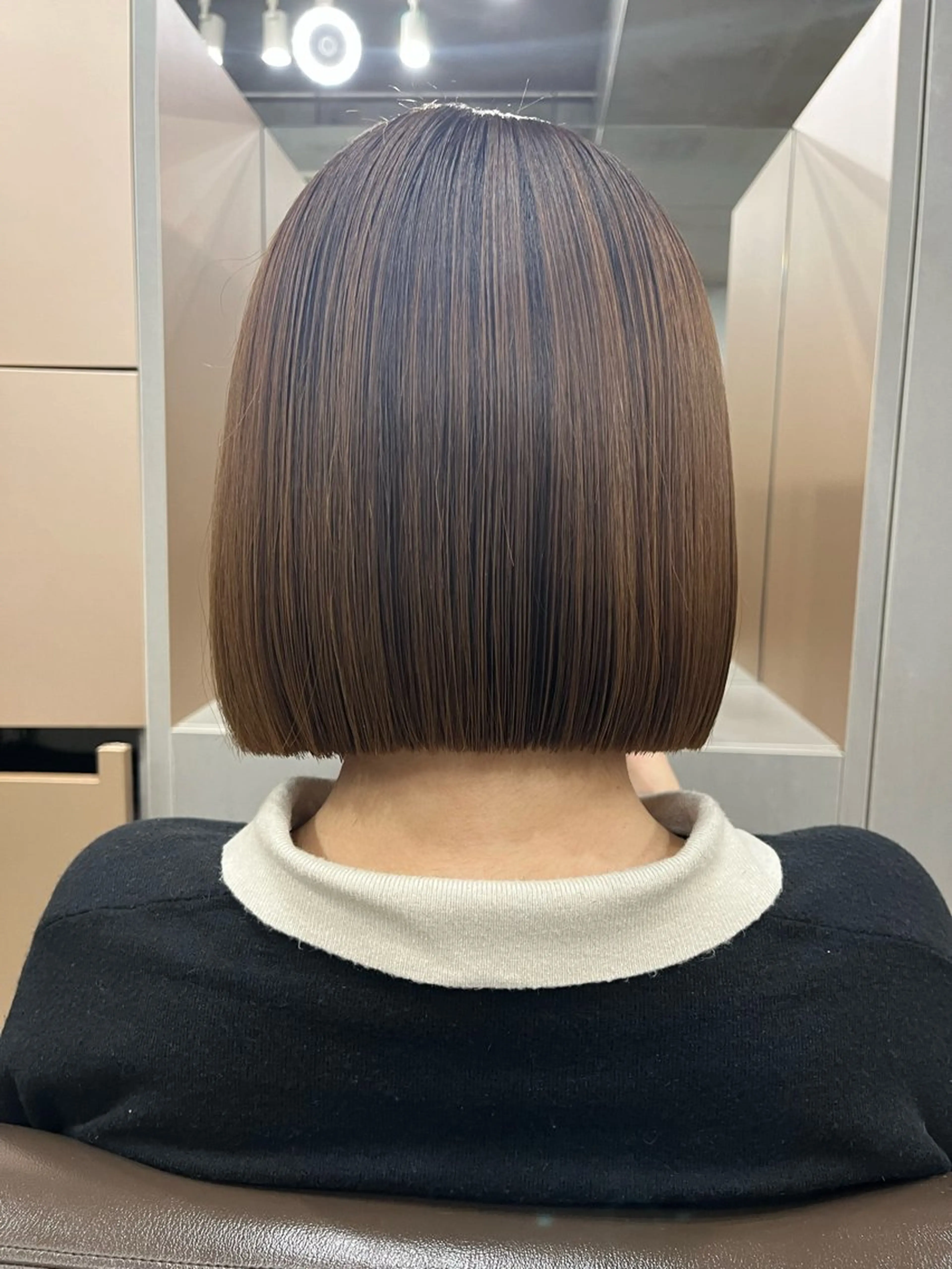 ミディアム カラー 曲がる縮毛矯正 センターパートのヘアスタイル