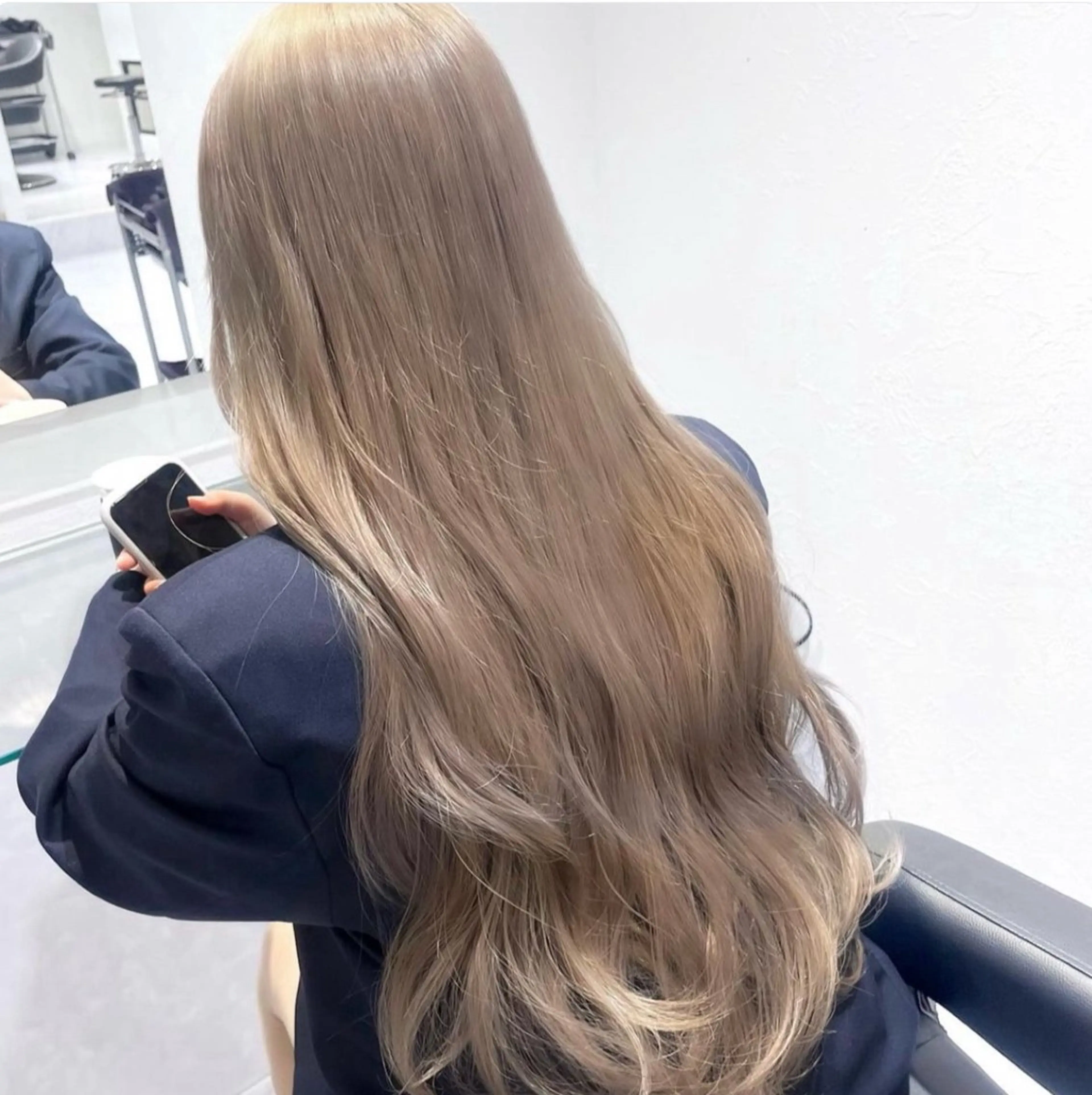 ロング カラー 🫧うる艶トレンド 🫧透明感カラーのヘアスタイル