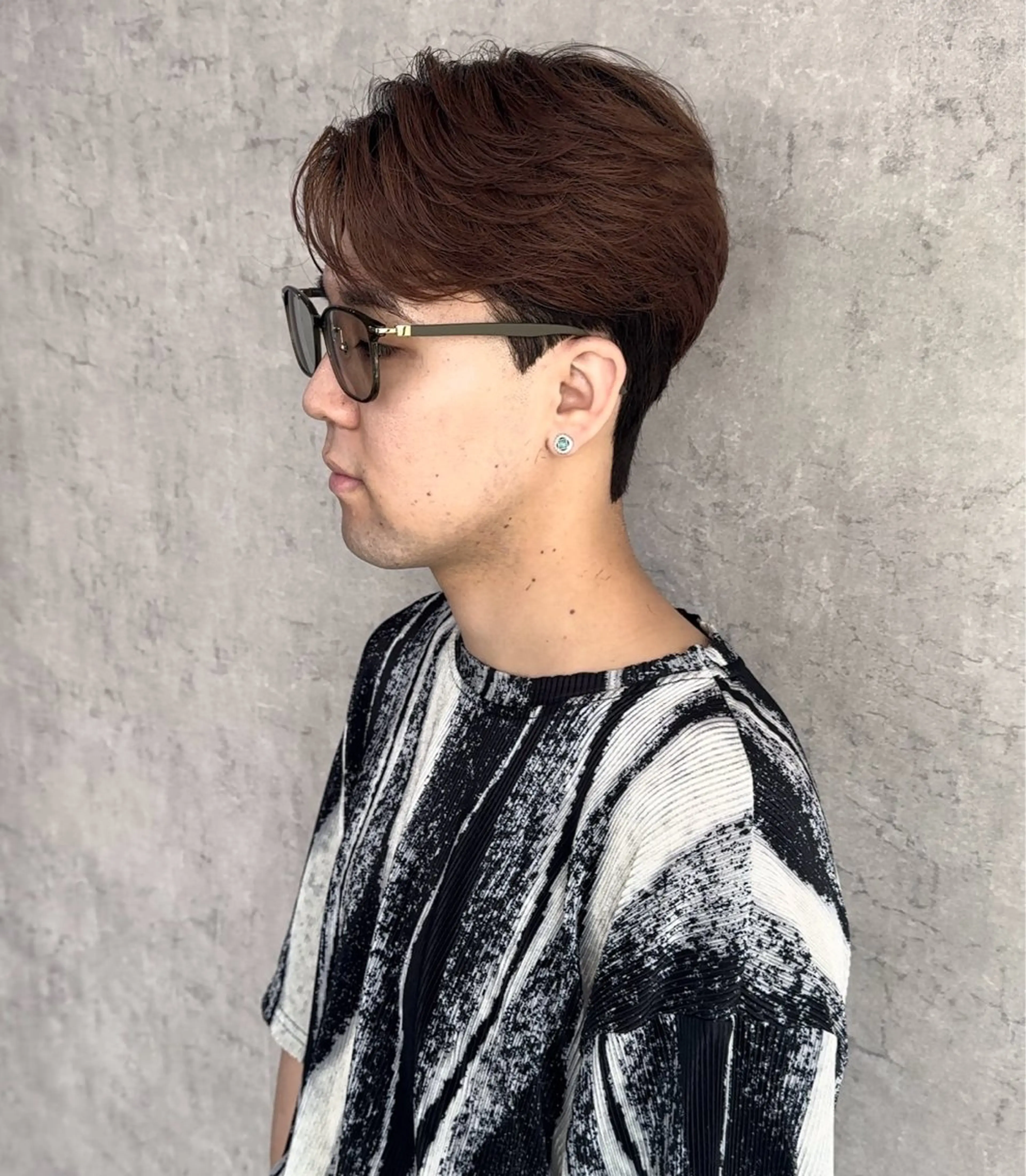 ショート カラー パーマ メンズ センターパート ダウンパーマ カルマパーマ メンズパーマ カット パーマ トリートメント ヘアセット 森下 佑大のヘアスタイル