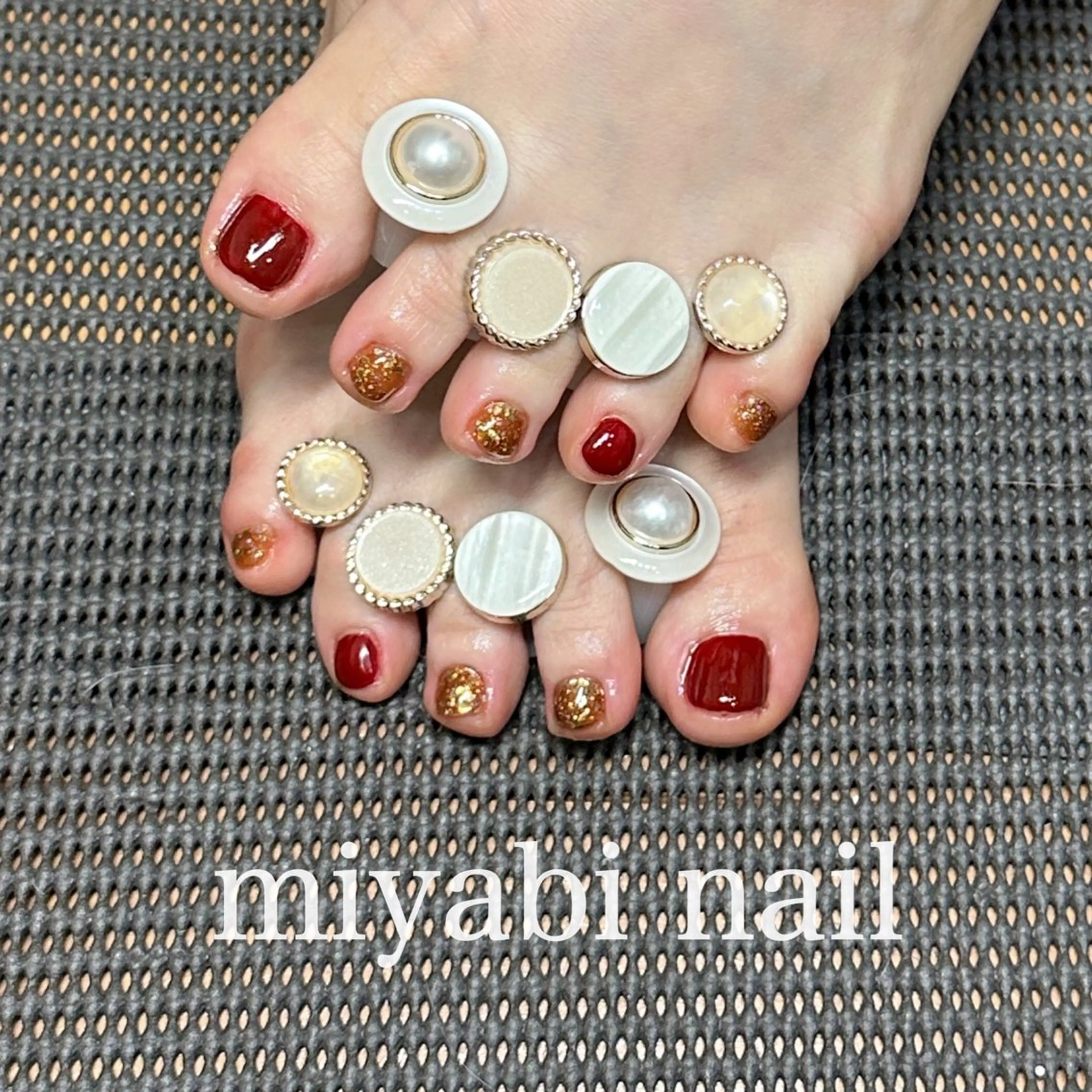 ネイル ボルドー フットネイル ジェルネイル ゴールド ラメ(グリッター) フットネイル miyabi nail 桂川駅近くのネイルデザイン