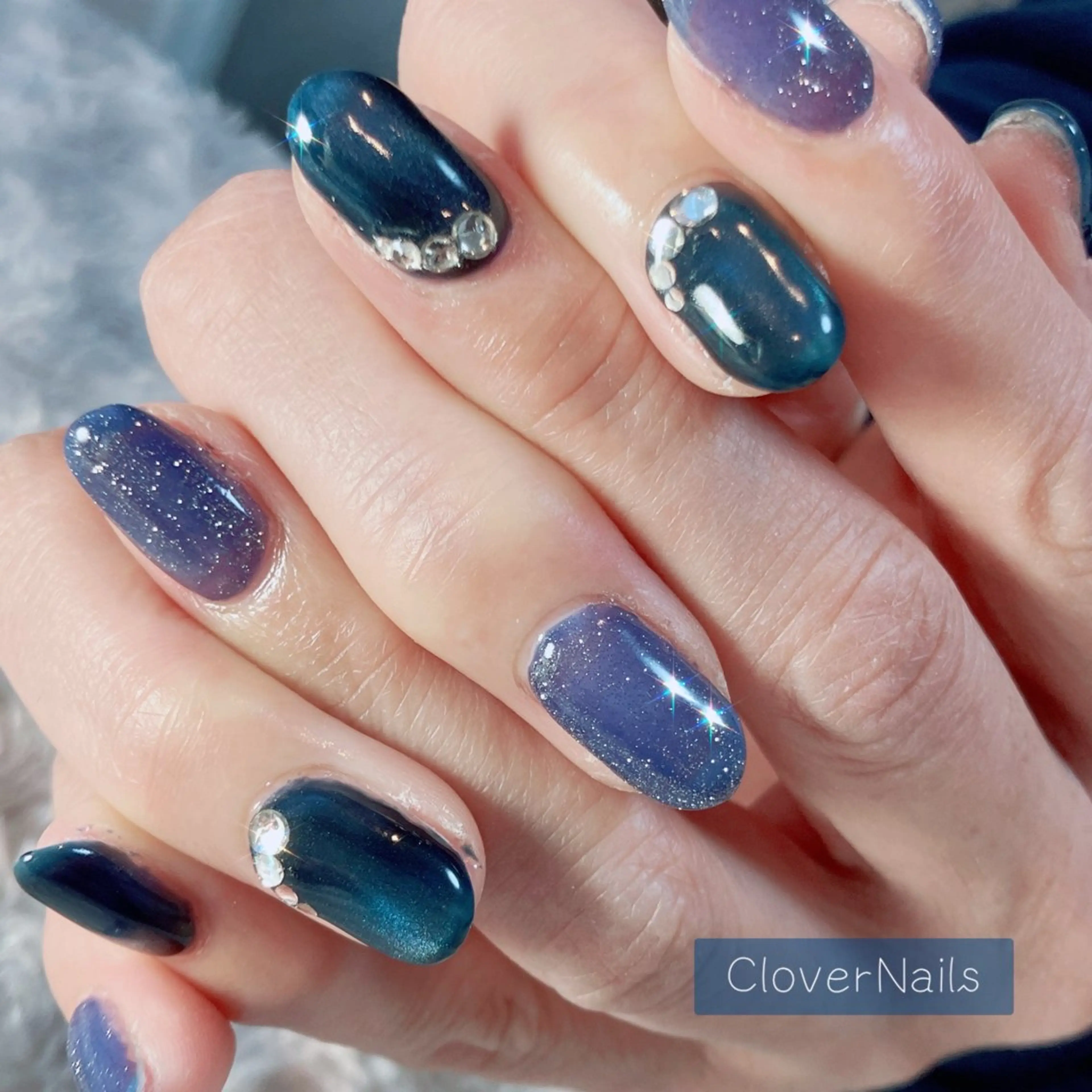 ネイル アートネイル ブルー フラッシュネイル キラキラネイル マグネットネイル ハンドネイル 自宅ネイルサロン クロバーネイルのネイルデザイン