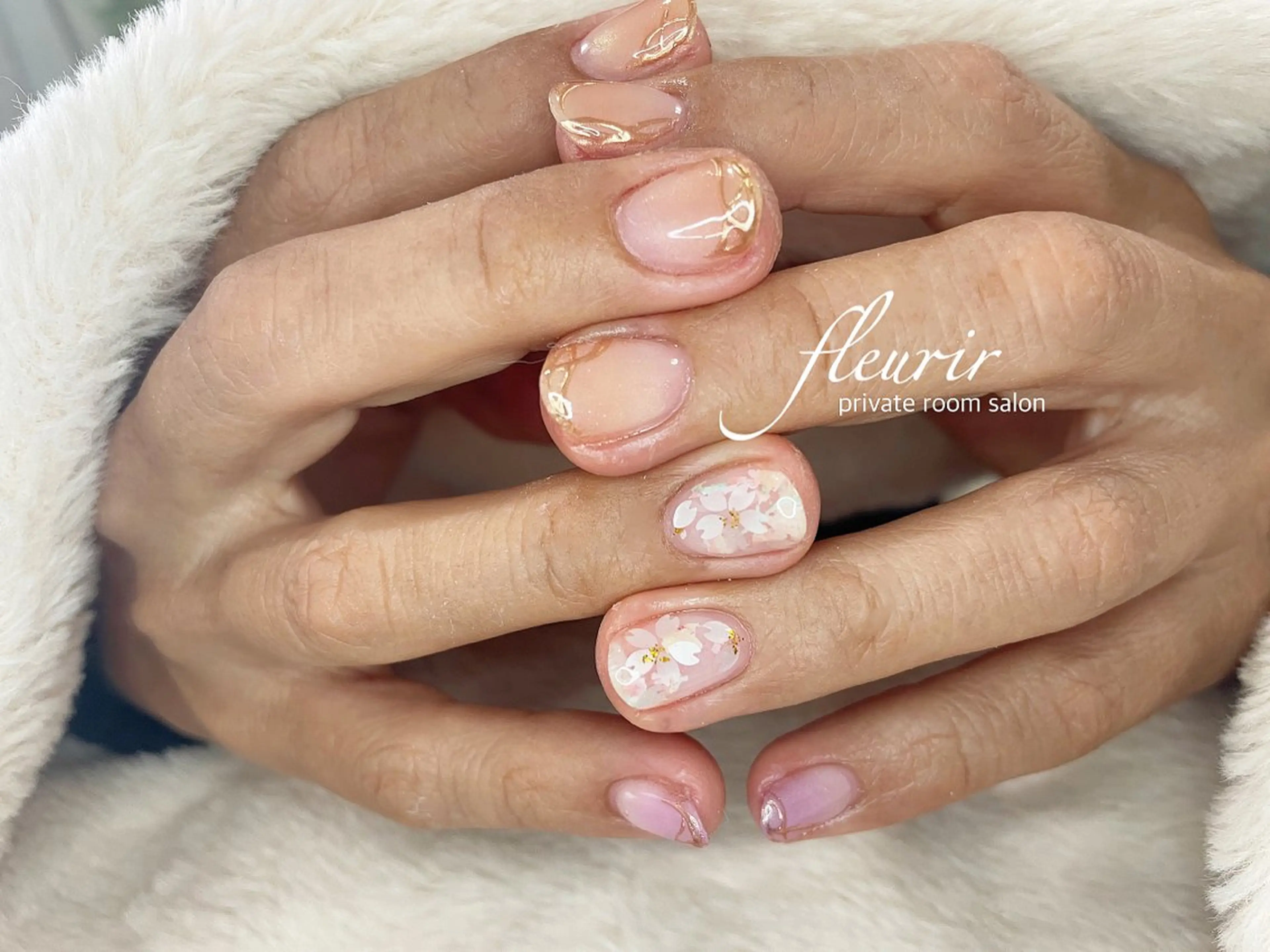 ネイル アートネイル 桜ネイル ゴールド ミラーネイル フルリール 【プライベートサロンのネイルデザイン