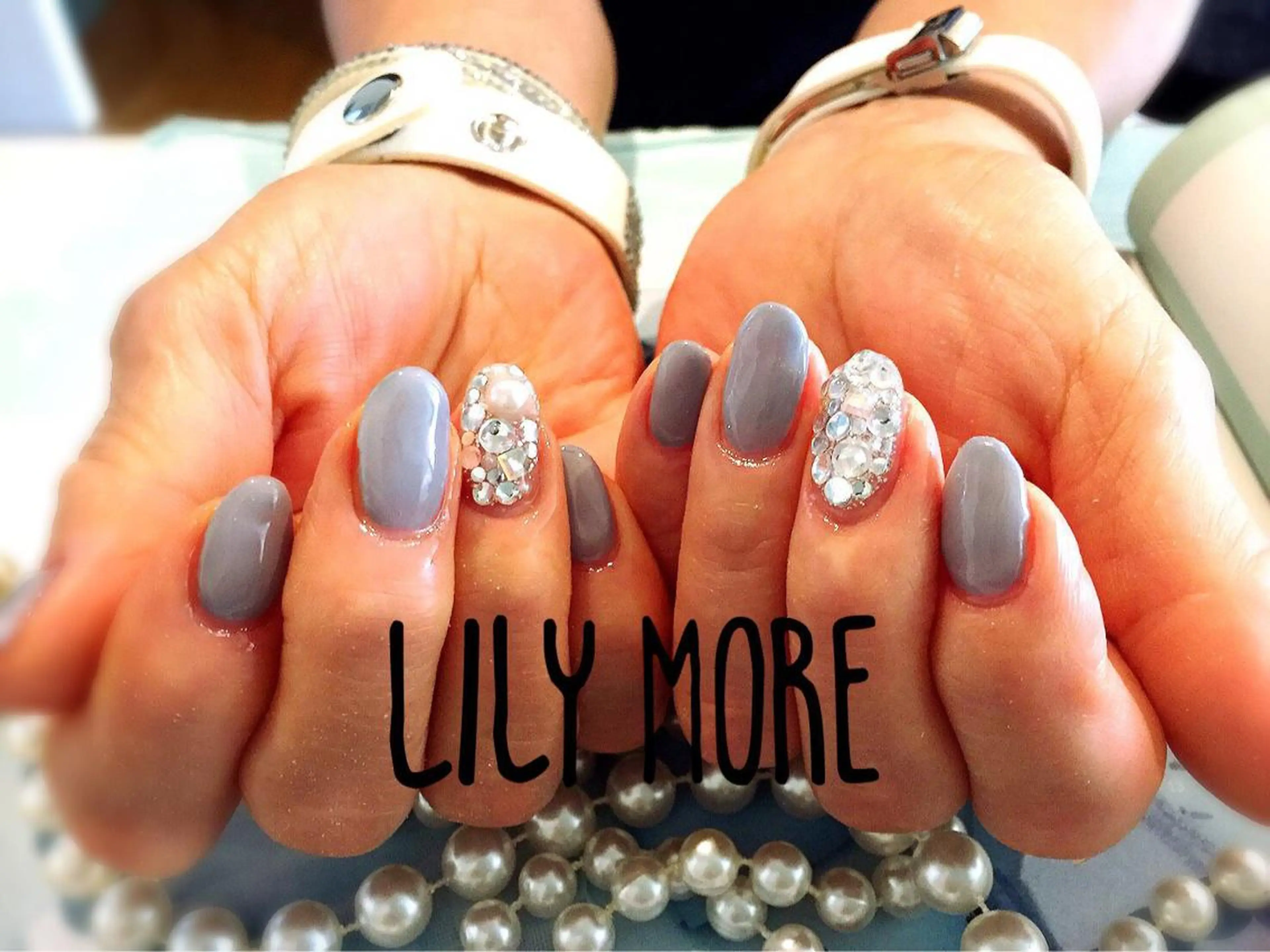 ネイル ストーンネイル Lily closetのネイルデザイン