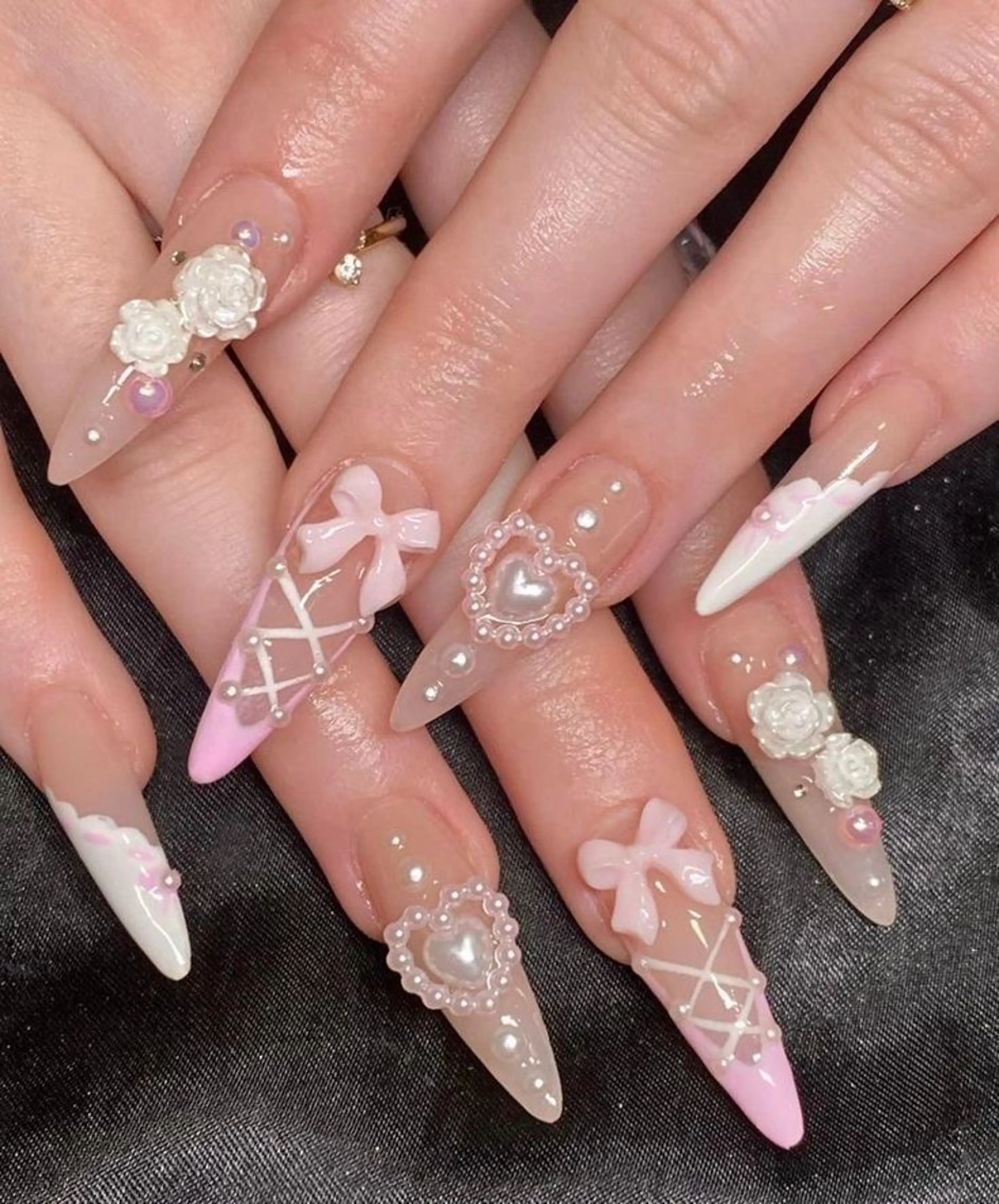 カラー グラデーションカラー ピンクカラー ハンドネイル AIN Nailのネイルデザイン