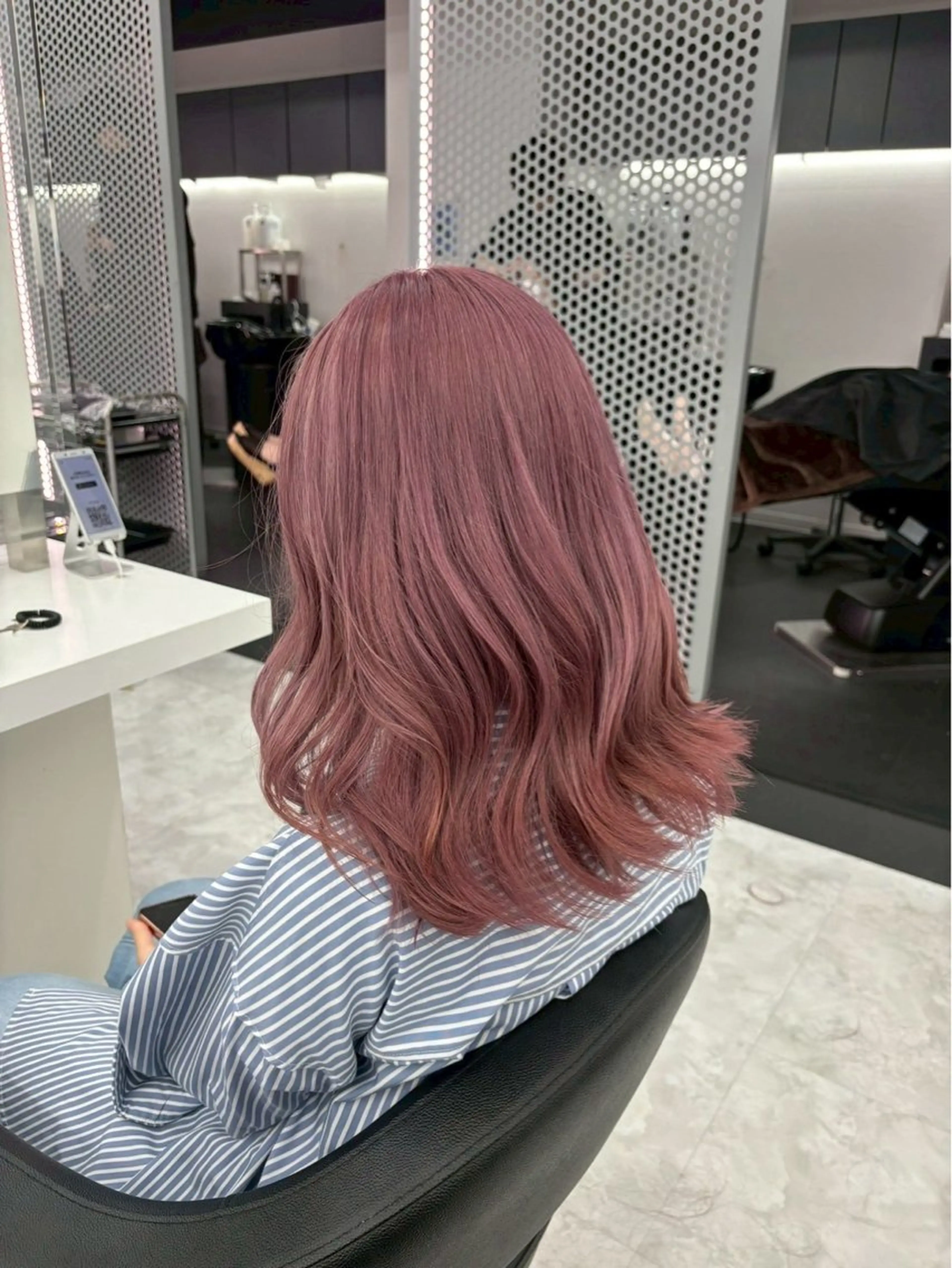 ロング カラー ベージュカラー ブリーチ 透明感カラー ダブルカラー ピンクカラー カット ヘアカラー 透明感🤍レイヤー ベージュ‎🤍ピンクのヘアスタイル