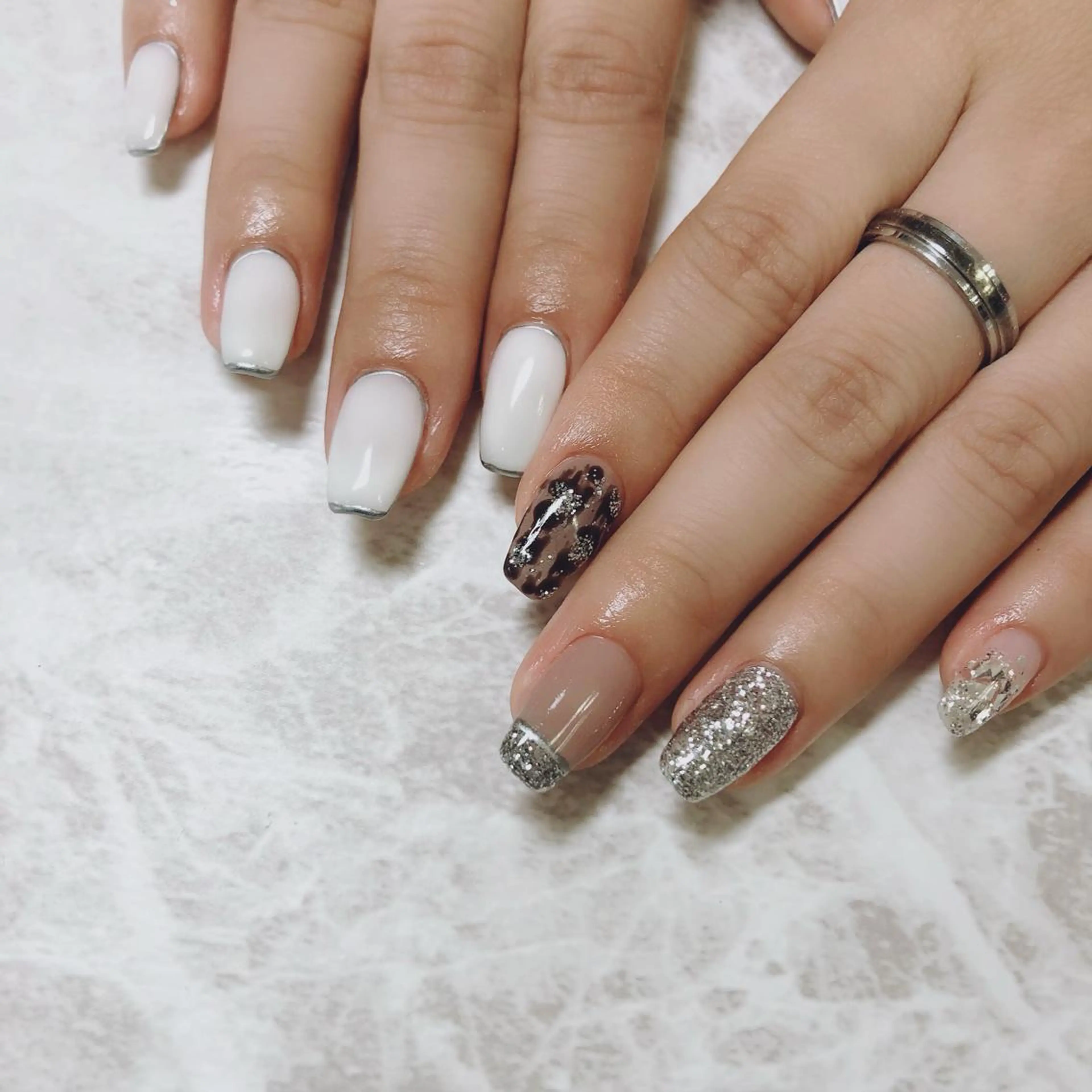 ネイル アニマル柄 フットネイル フレンチネイル ジェルネイル ラメ(グリッター) 𝐍𝐄𝐎 𝐉𝐔𝐑𝐈のネイルデザイン