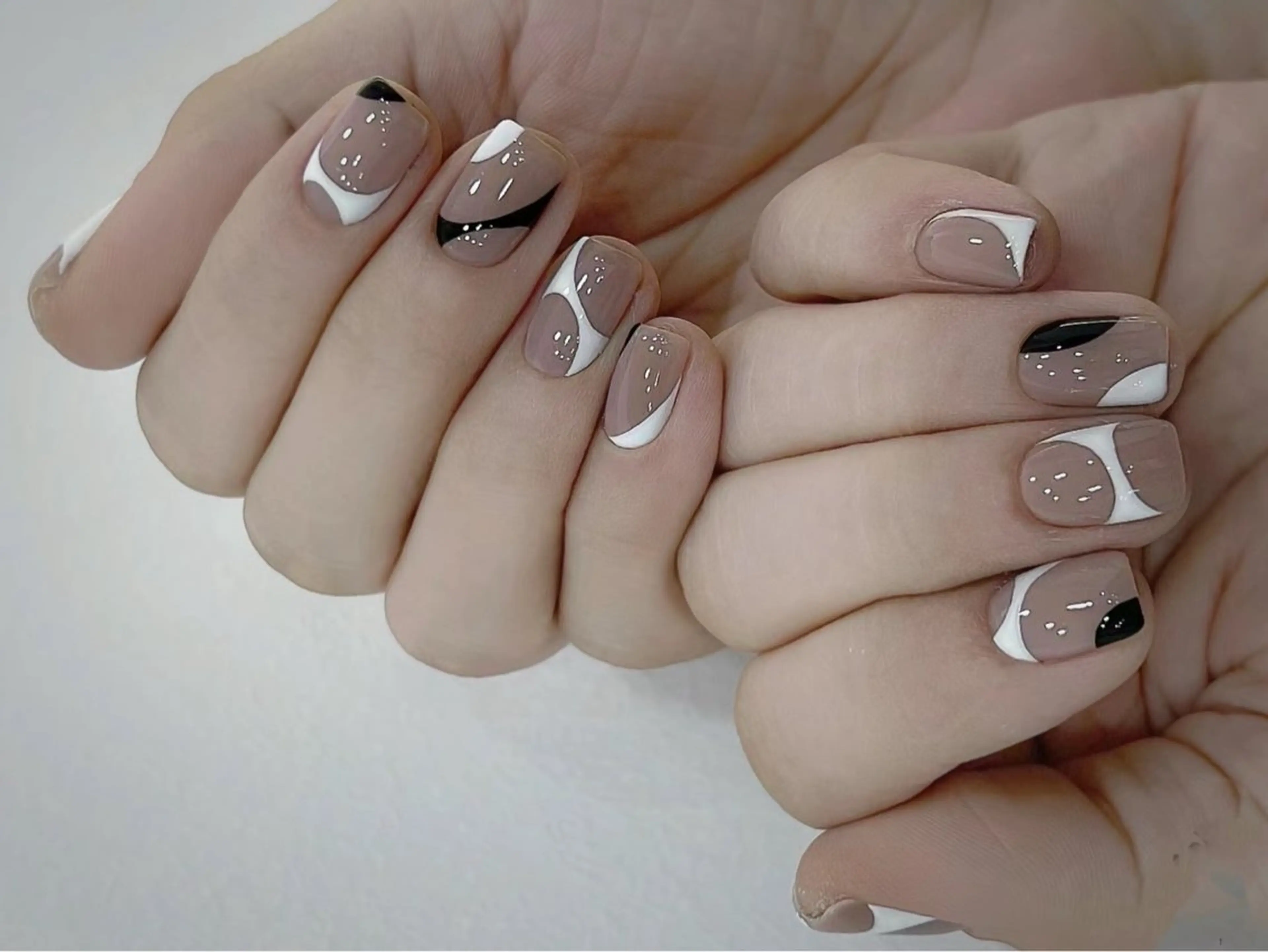 ネイル ブルー チークネイル 長さ出し ジェルネイル ゴールド ハンドネイル ハンドケア ラッキーネイルサロン 西川口東口店のネイルデザイン