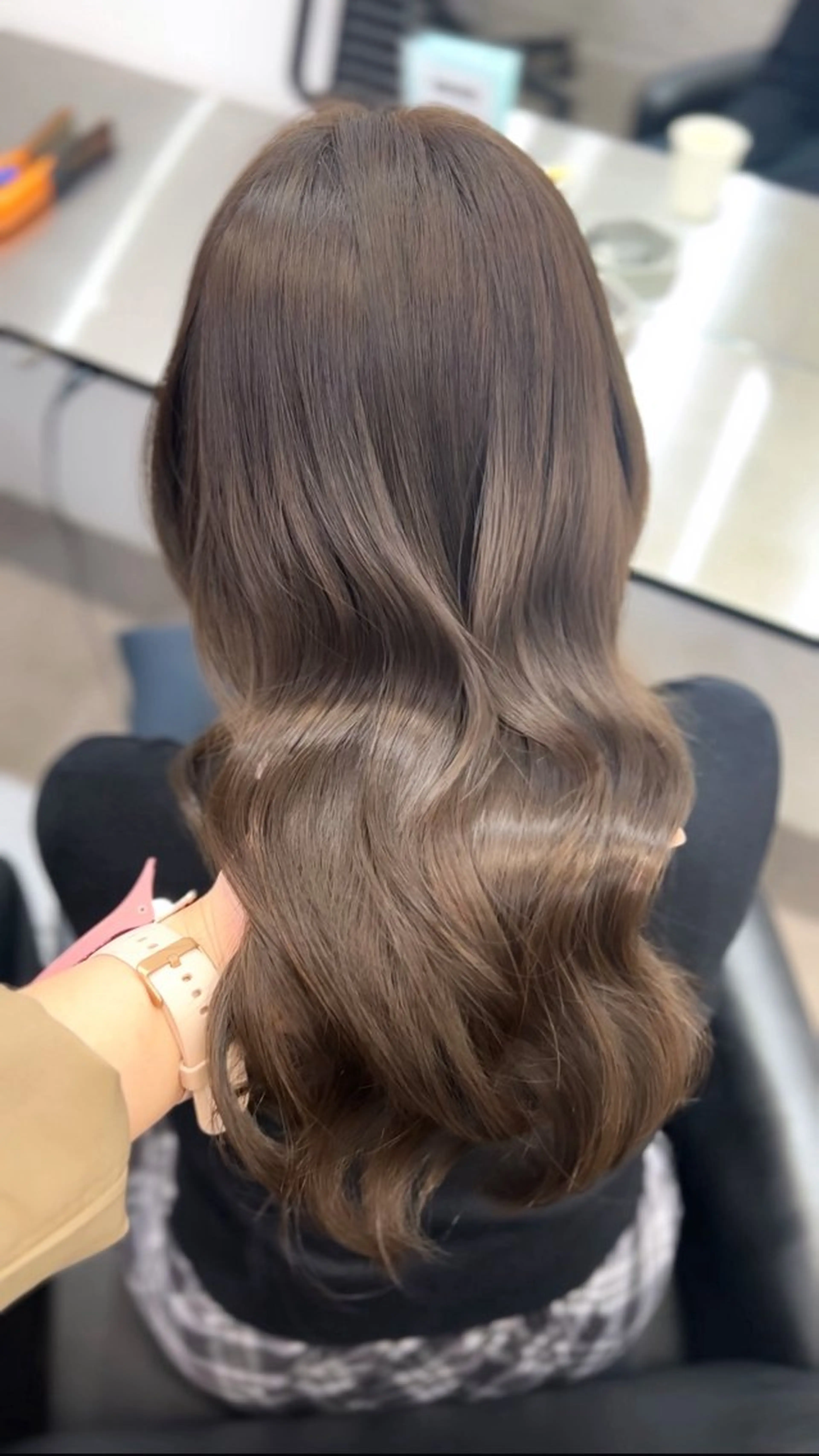 セミロング カラー 透明感カラー グレージュ オリーブグレージュ オリーブグレー ヘアカラー トリートメント Core　山下 このはのヘアスタイル