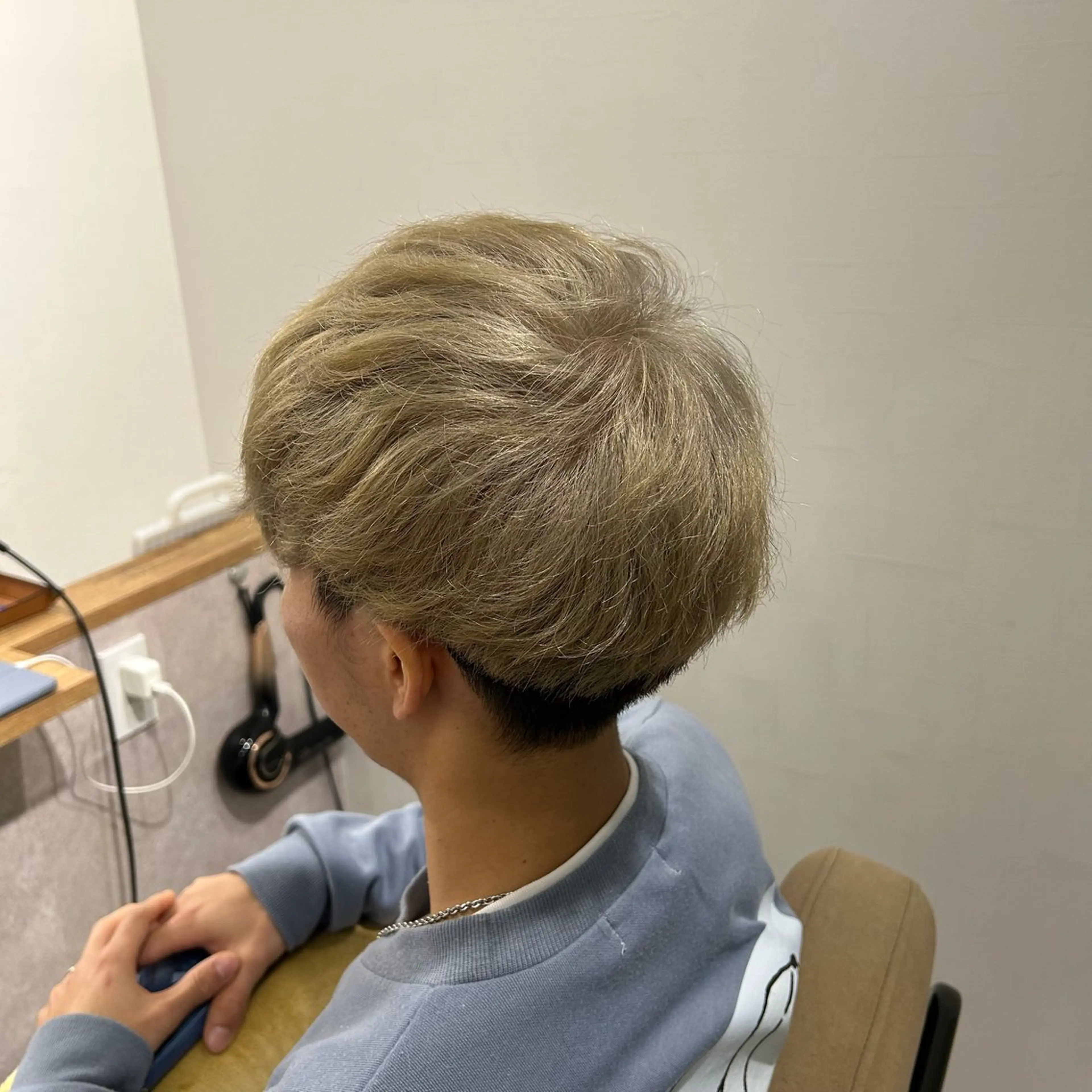 ショート カラー 井手 孔介のヘアスタイル