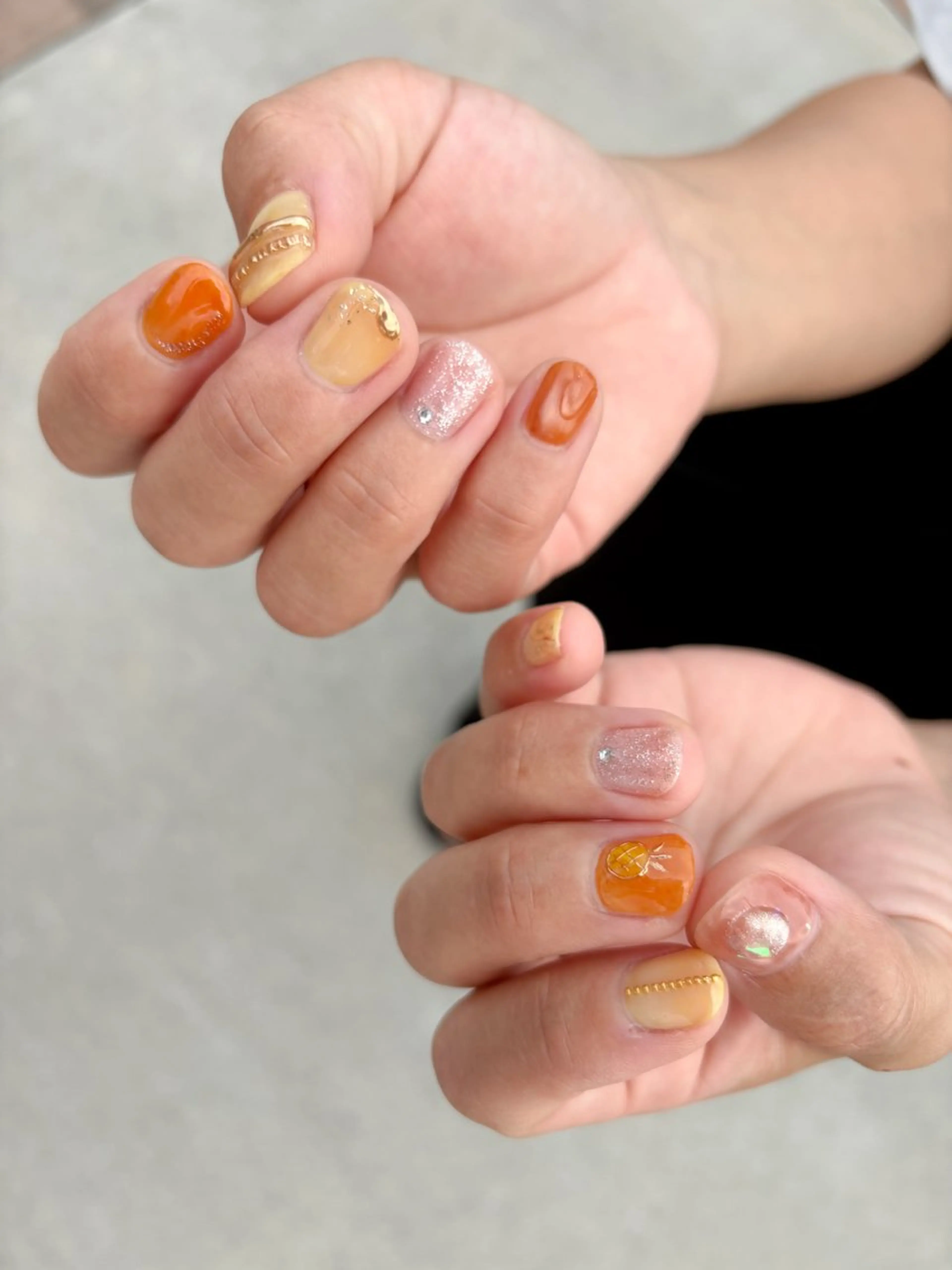 ネイル オレンジ 夏ネイル 🌲🌳🚪iiit o🌲🌳🌲のネイルデザイン