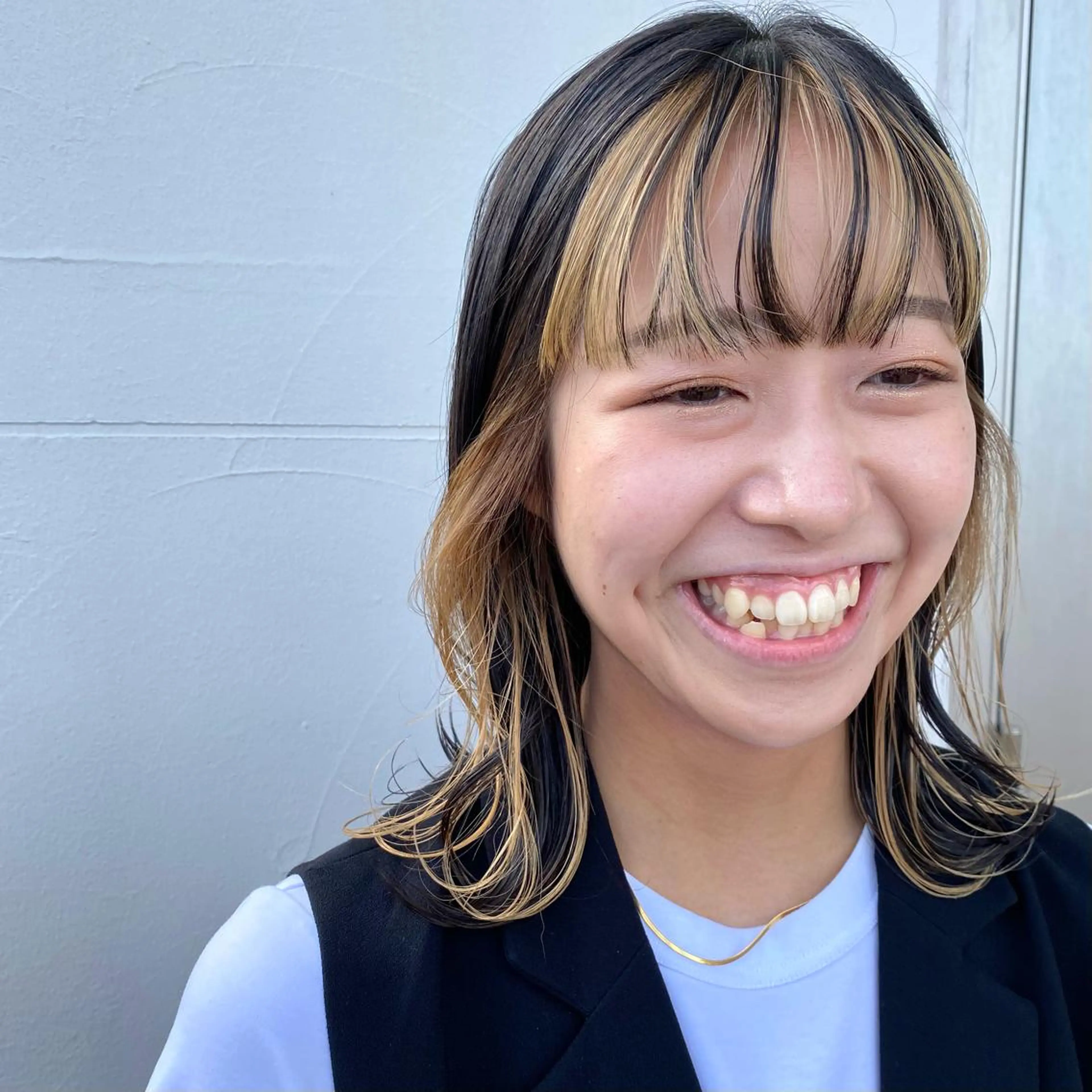 ミディアム ミストバング 佐藤 彩香のヘアスタイル