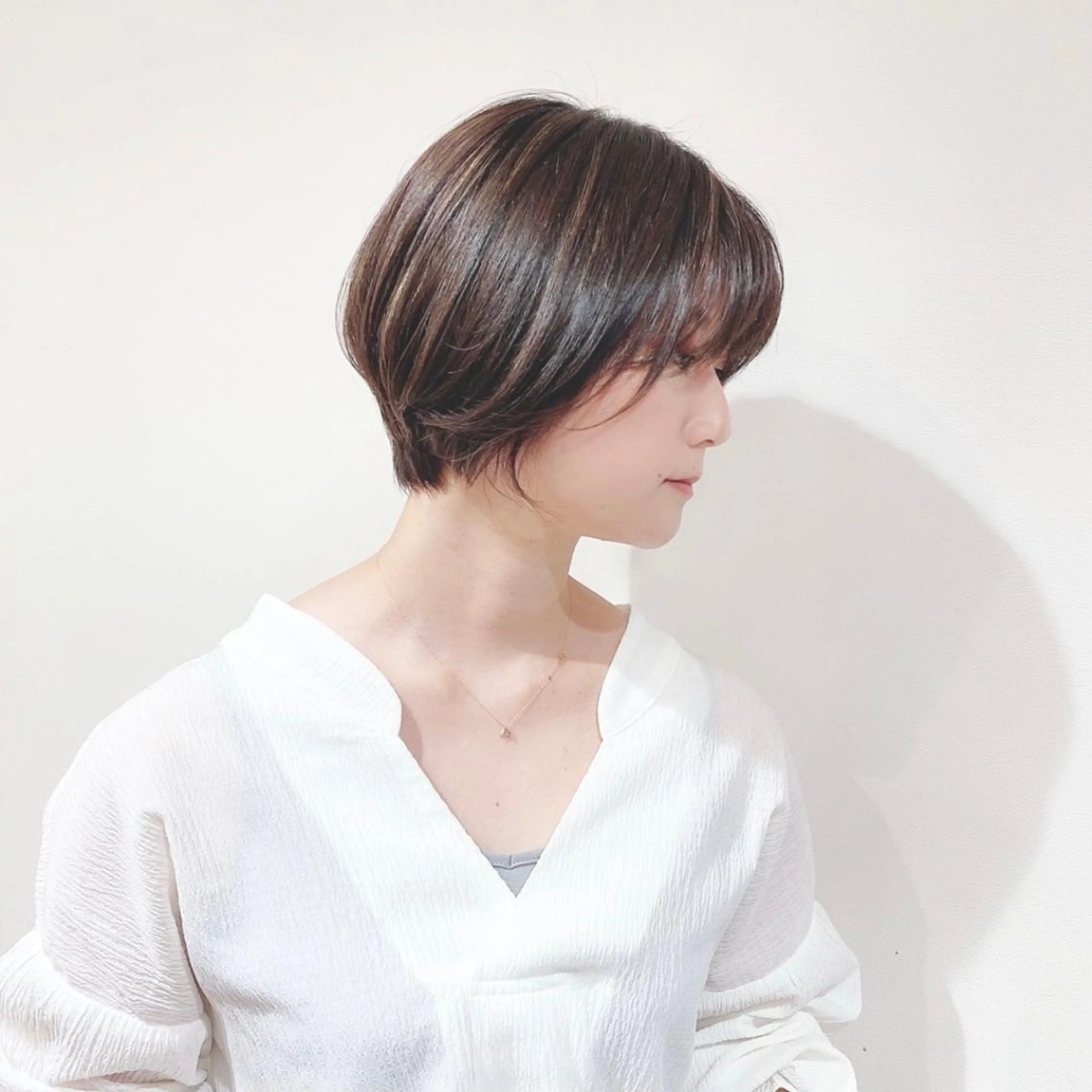 ショート アッシュ ボブ 髪質改善 レイヤーカット ショートヘア カット ヘアカラー ショート〜ミディアム 喜多司のヘアスタイル