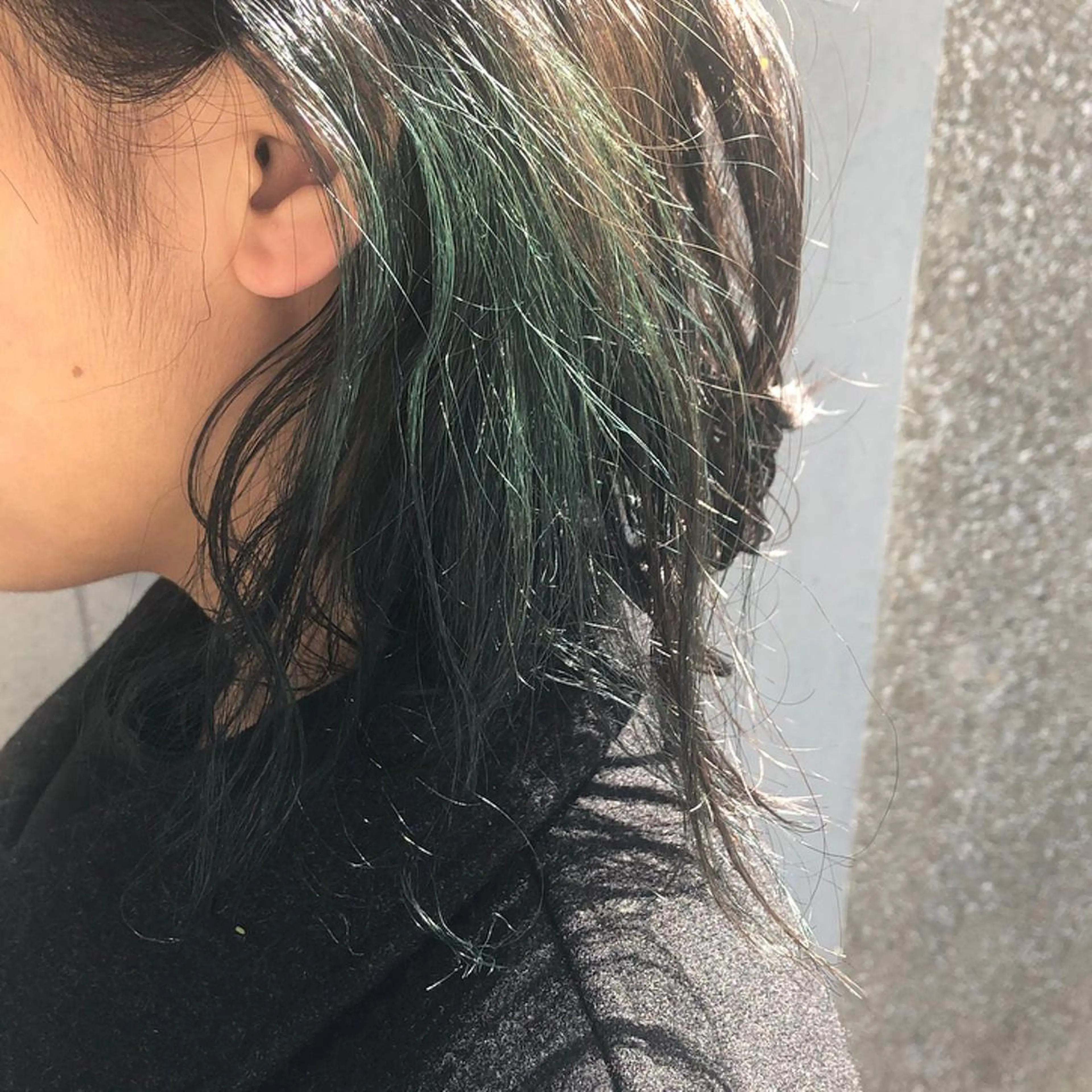 ミディアム カラー アッシュ ブリーチ 卒業式のヘアスタイル ヘアカラー トリートメント やまもと さえのヘアスタイル