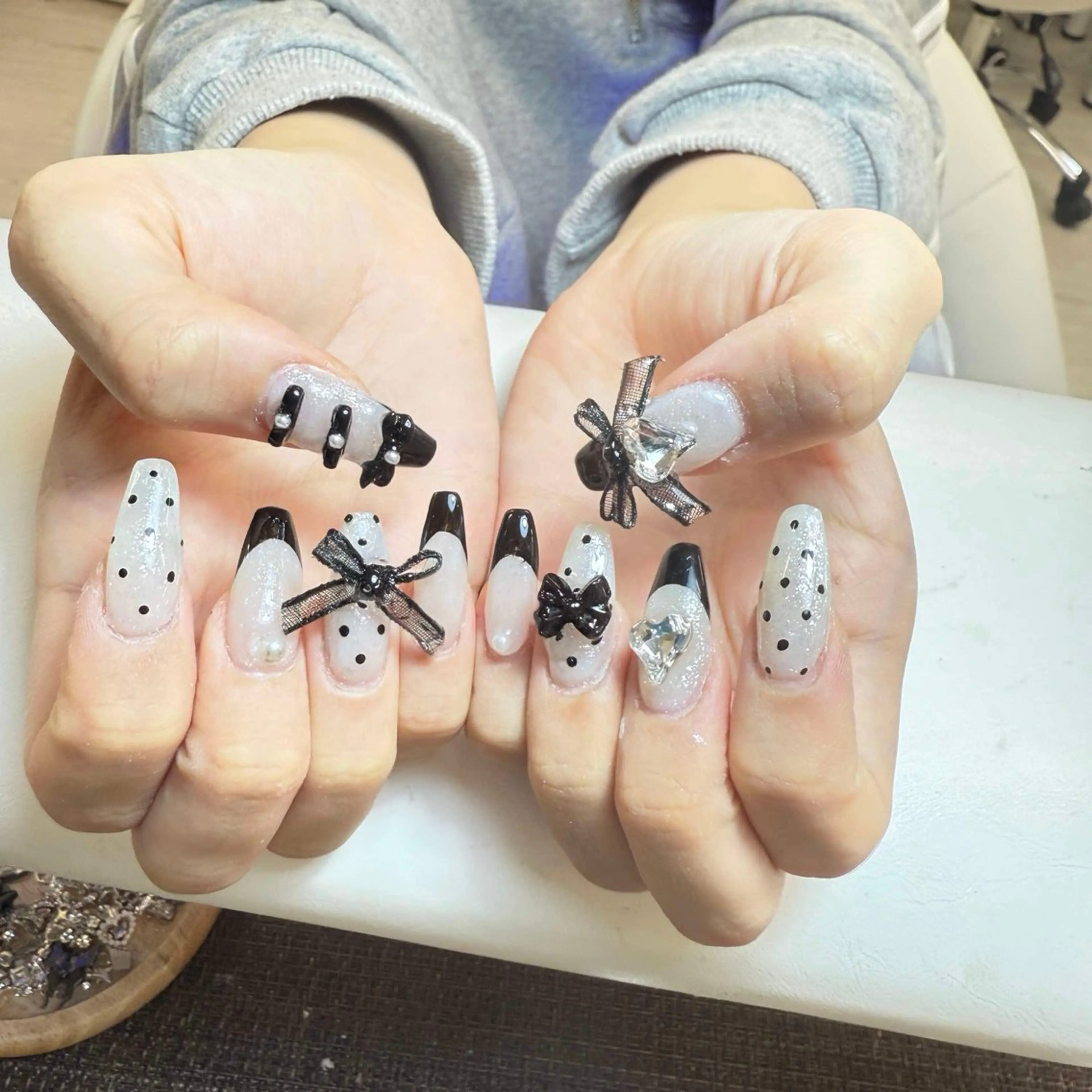 ネイル リボン ハンドネイル ハンドケア Anh Nail 歌舞伎町のネイルデザイン