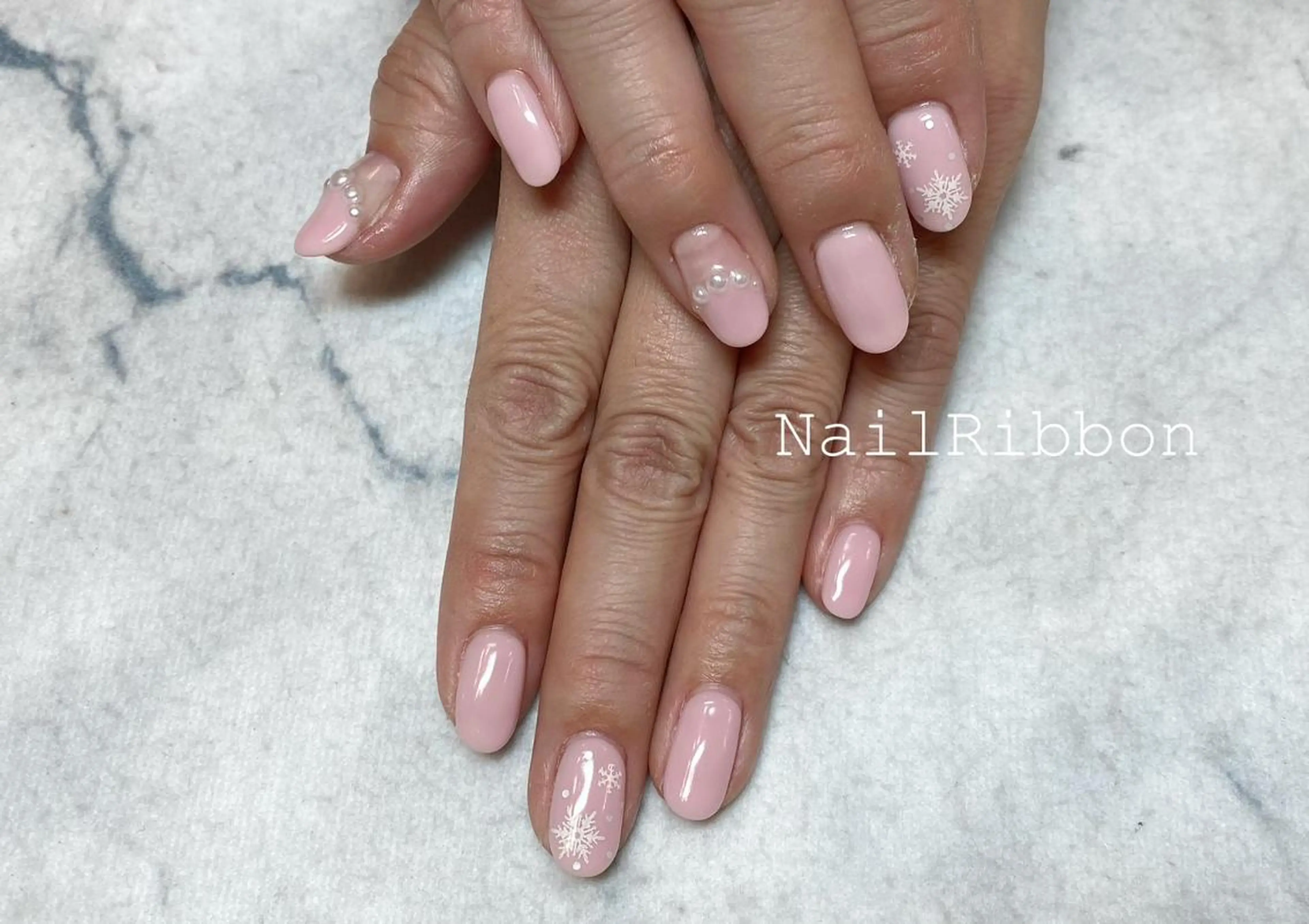 ネイル ネイルリボン 受付スタッフのネイルデザイン