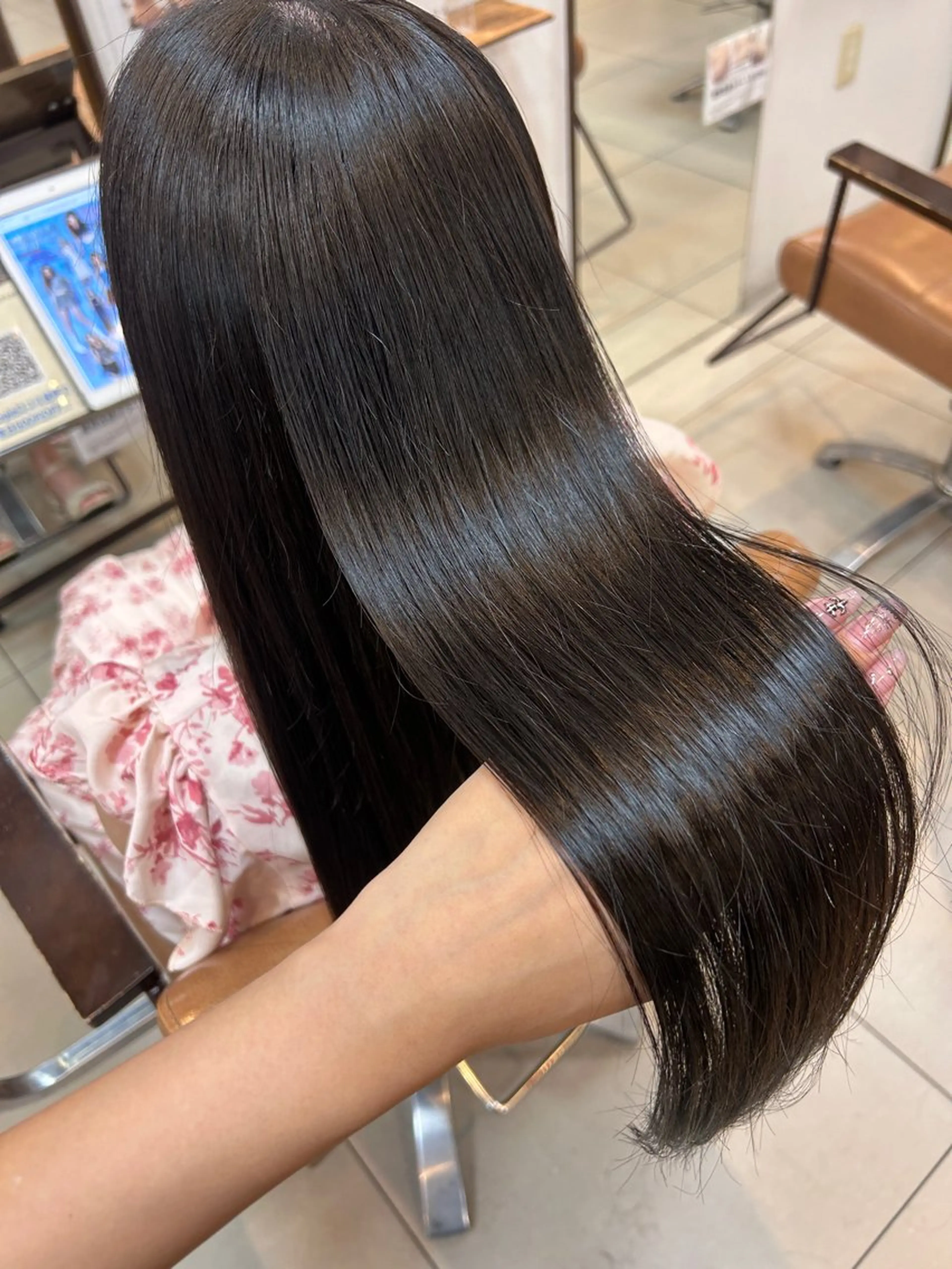 ロング カラー 黒髪 阪田 真奈未のヘアスタイル