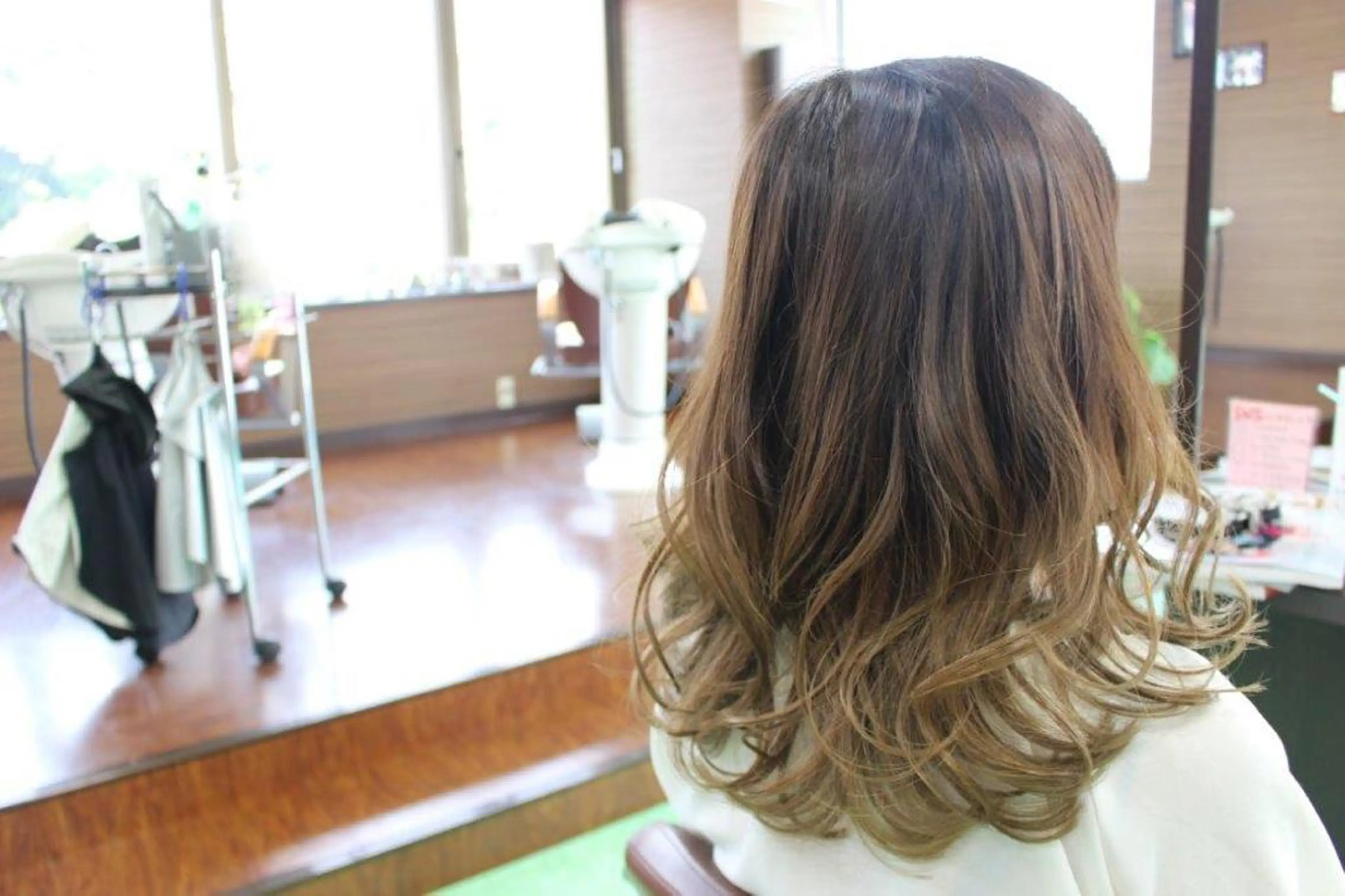 セミロング Viage （ビアージュ）のヘアスタイル