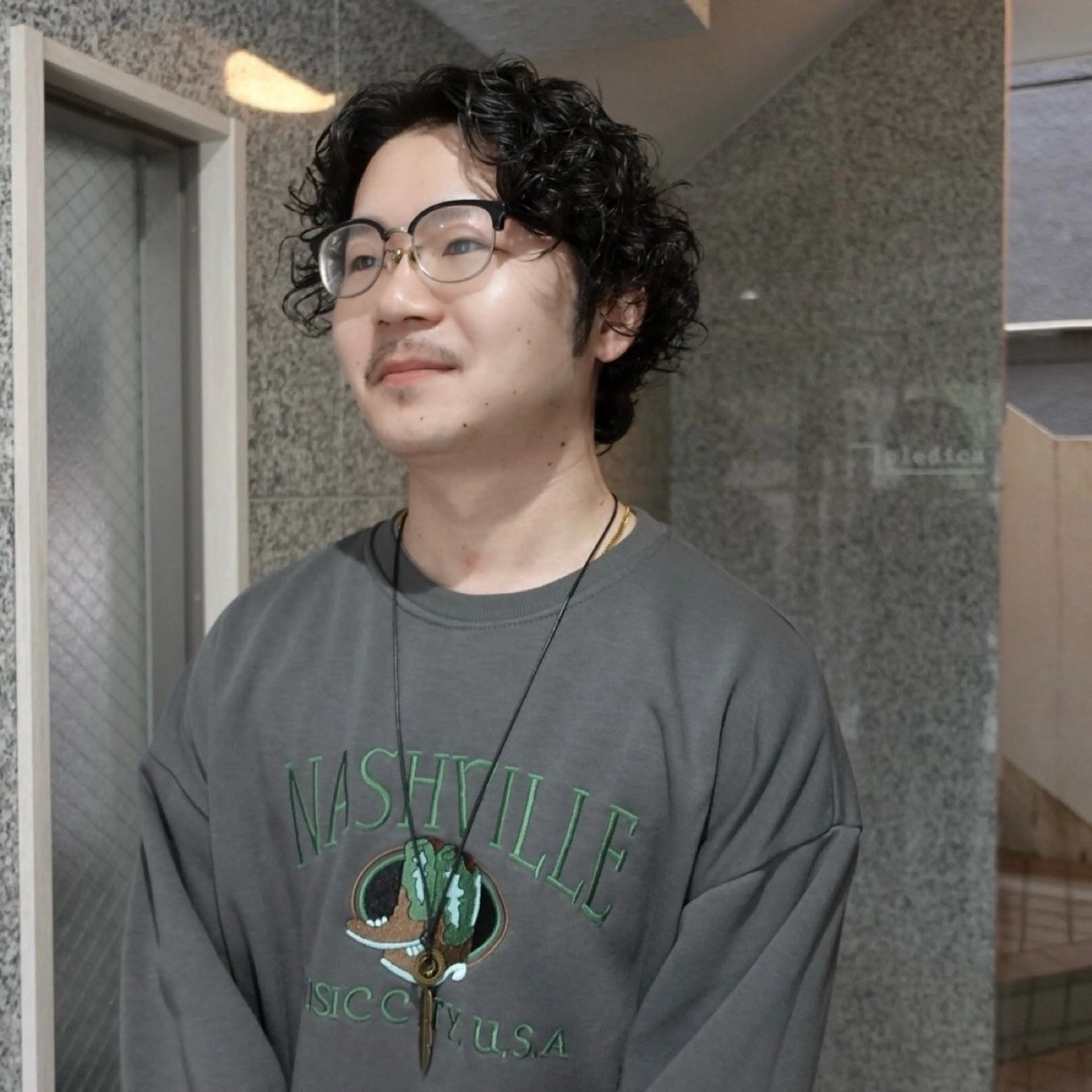 ショート パーマ メンズ マッシュ メンズパーマ ショートヘア カット パーマ 🌐サトウ リョウ🌐のヘアスタイル