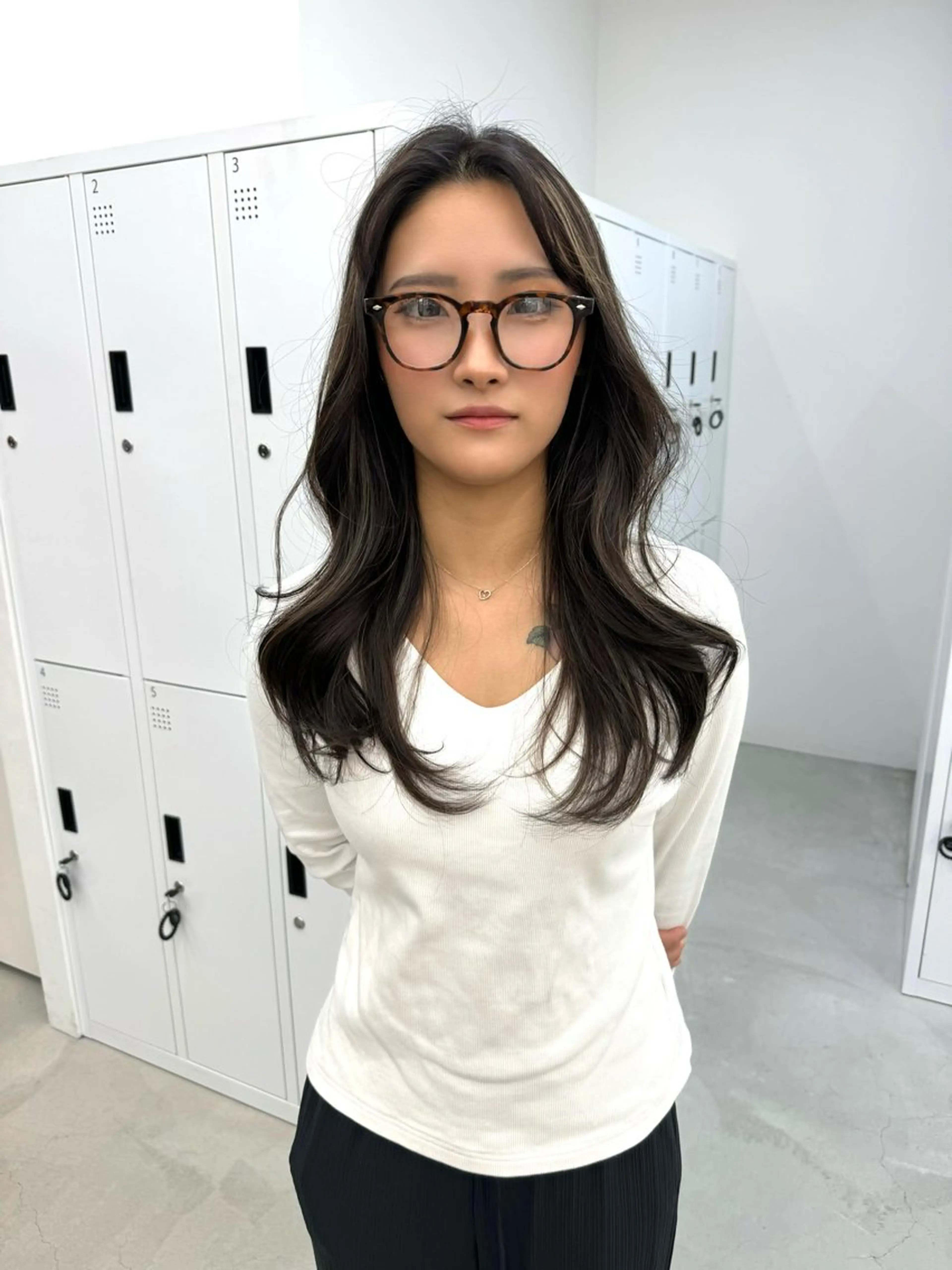 ロング くびれヘア 韓国風ヘア レイヤーカット ロング 小顔カット 似合わせカットが 得意な美容師のヘアスタイル