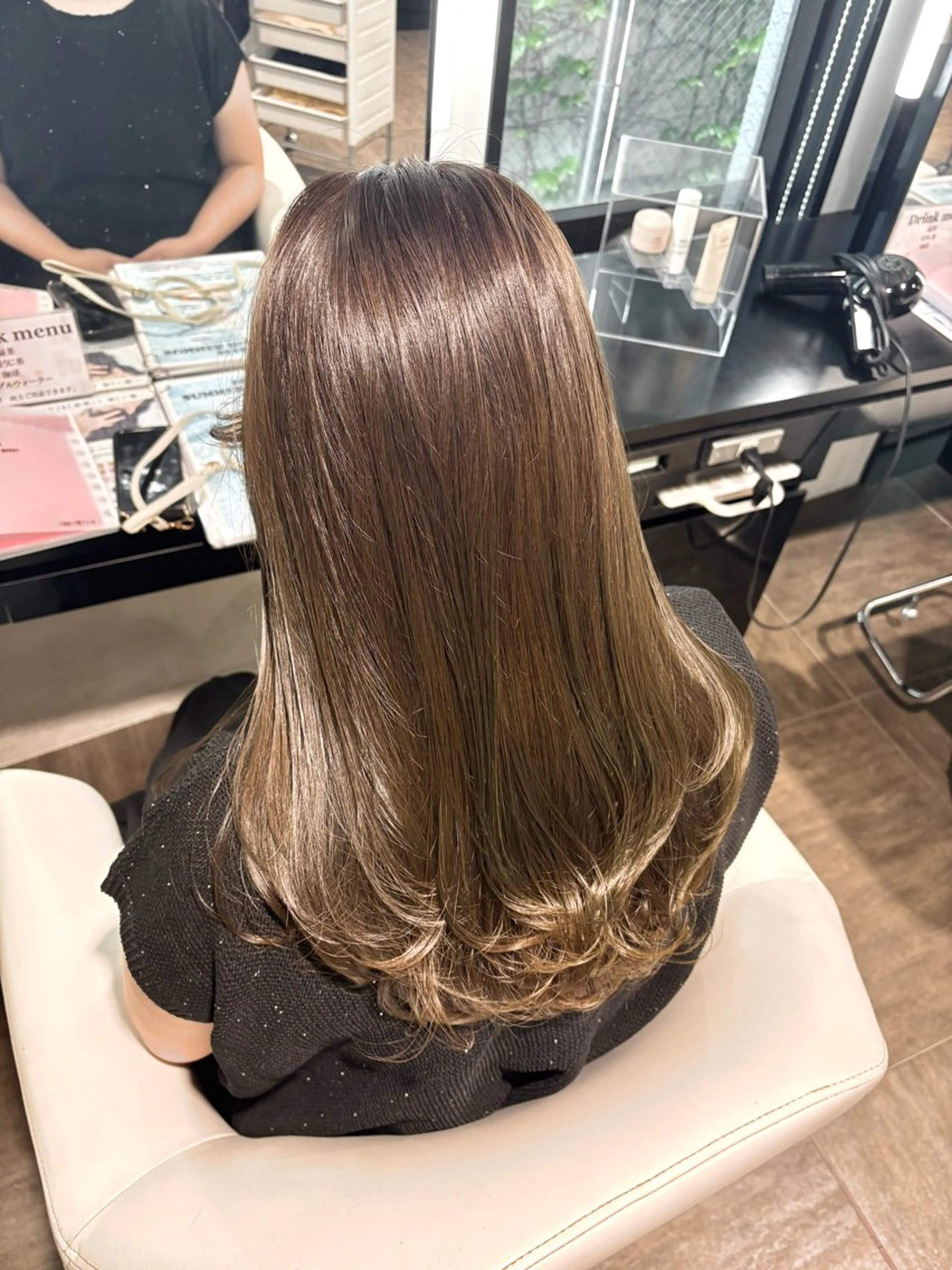 ロング カラー ベージュカラー オリーブベージュ レイヤーカット ヘアカラー トリートメント 🖤大人可愛い⌇ 𝐑 𝐈 𝐎🖤のヘアスタイル