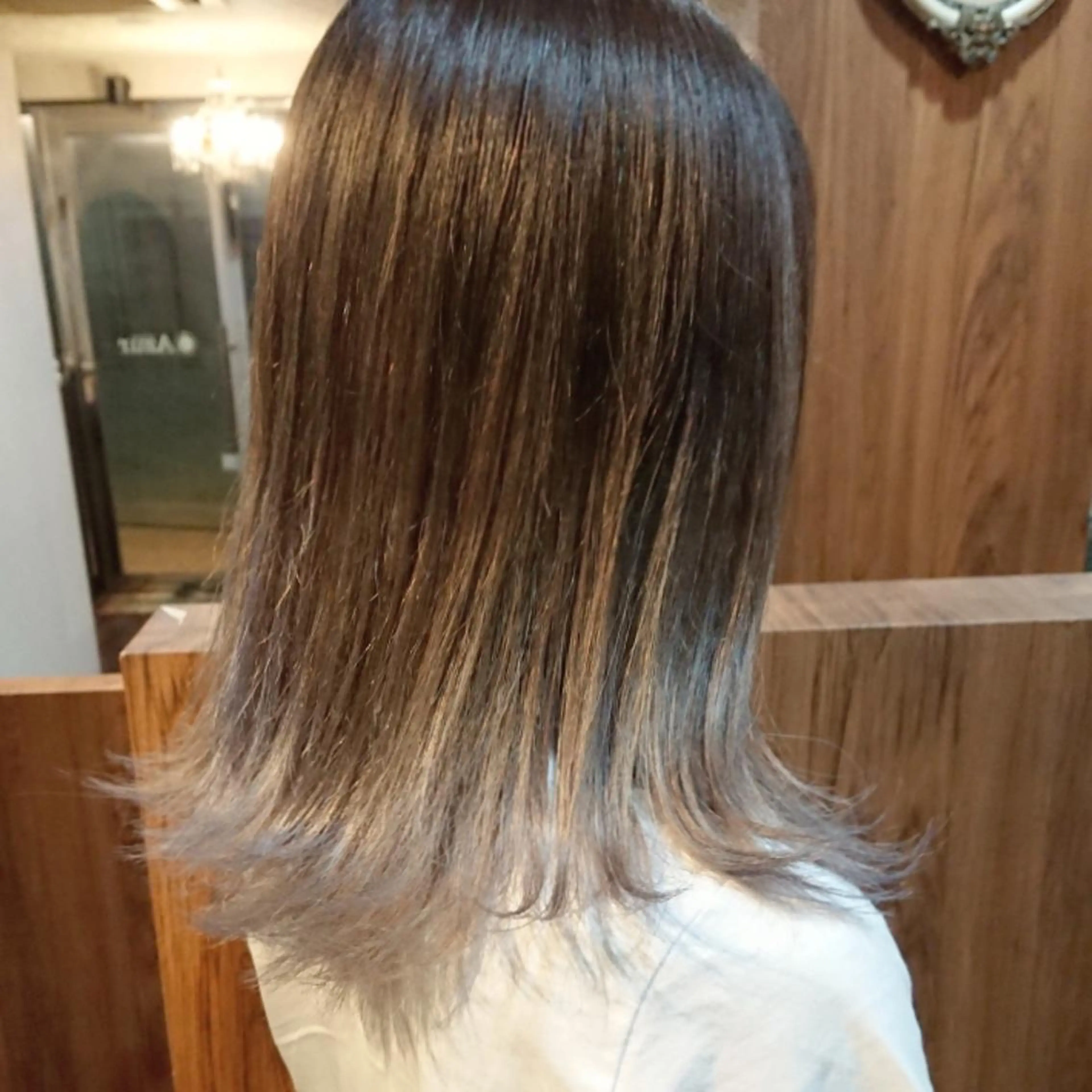 ミディアム カット ヘアカラー トリートメント 美髪 カラーリストのヘアスタイル