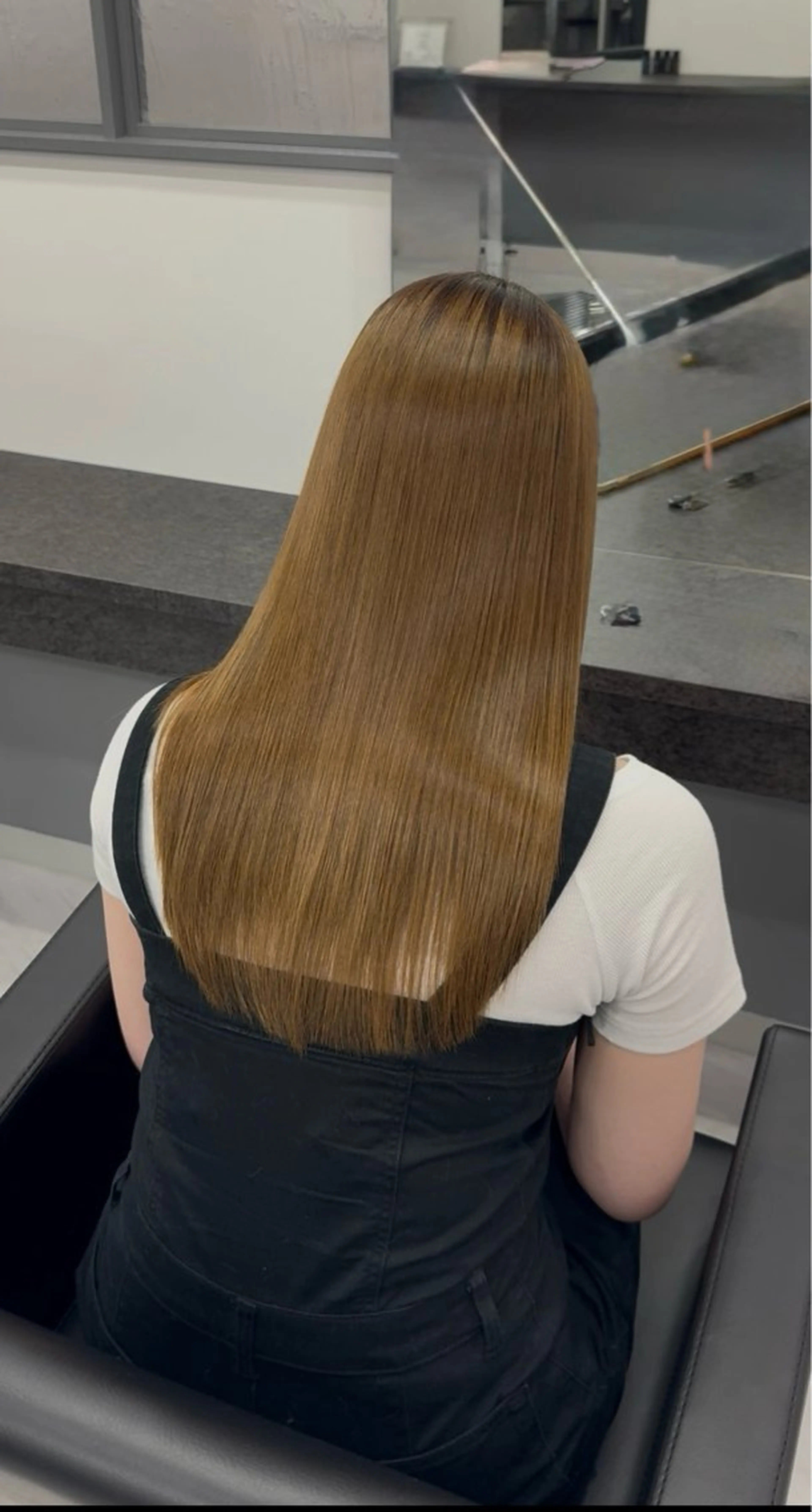 ロング レイヤー・ブリーチ kiyotoshiのヘアスタイル