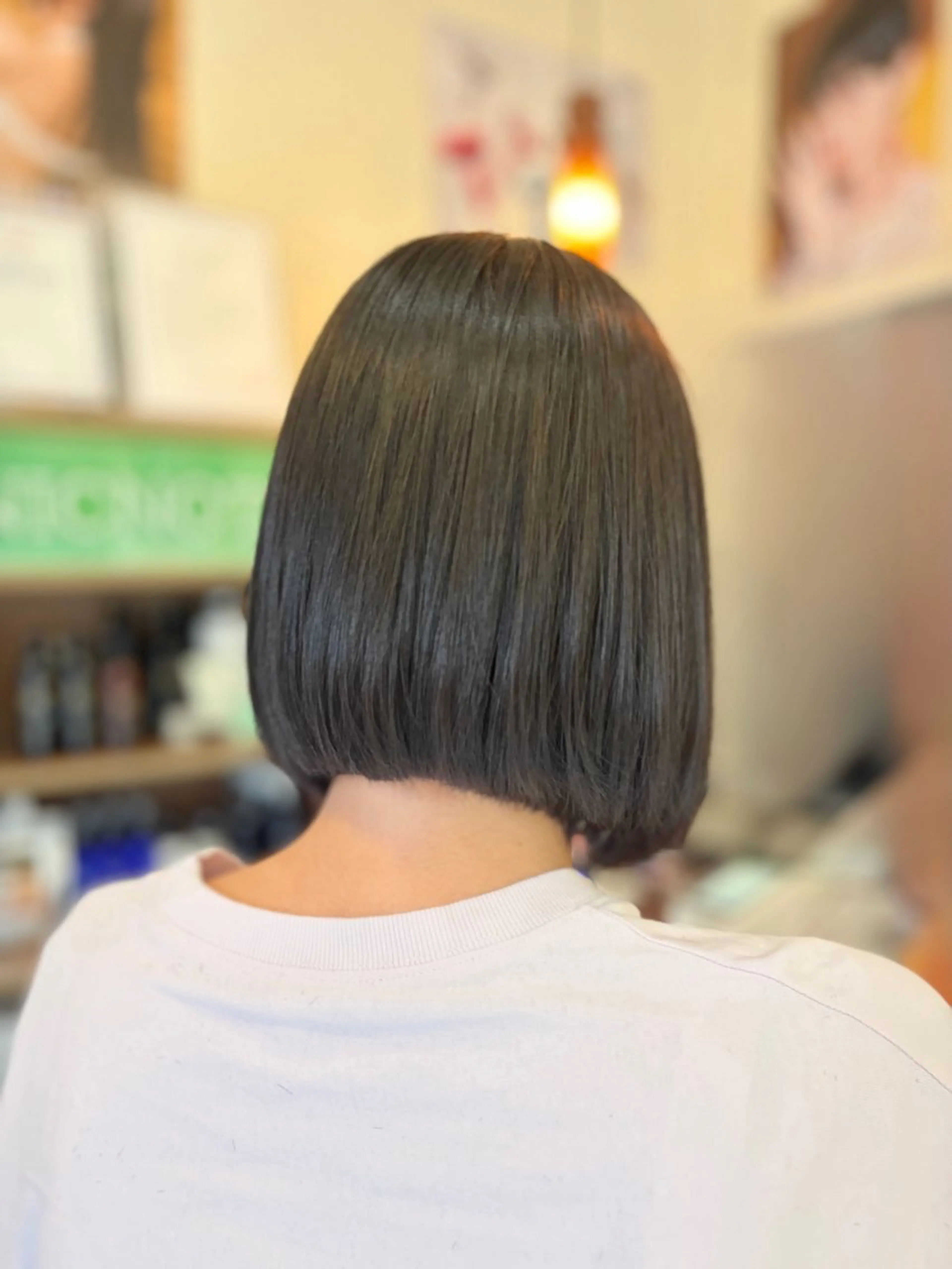ミディアム カラー イルミナカラー ボブ カット ヘアカラー トリートメント Aphrodite 横手 亜紀のヘアスタイル