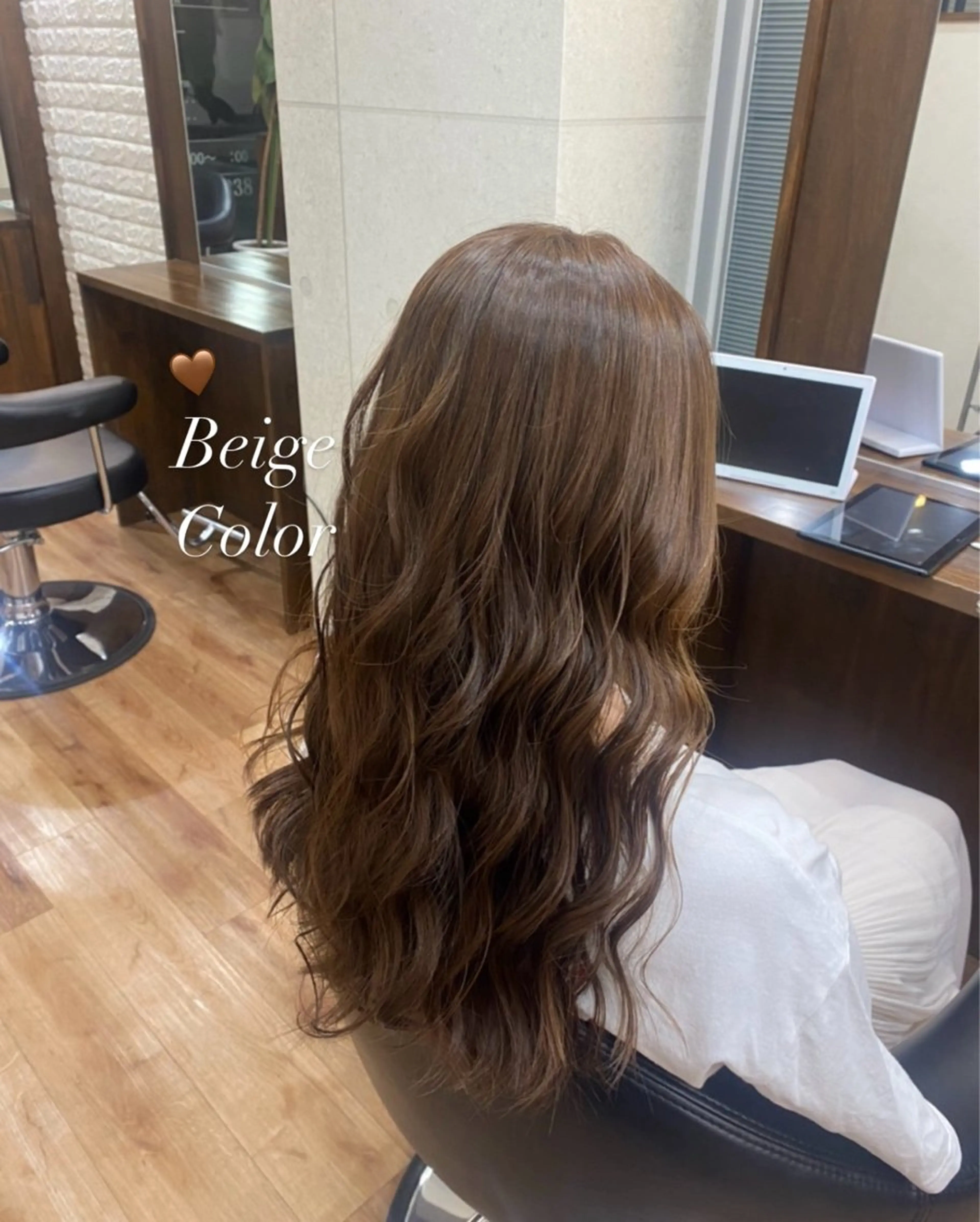 ロング カラー ベージュカラー ブリーチ ブリーチなしカラー カット ヘアカラー 石津 優菜のヘアスタイル