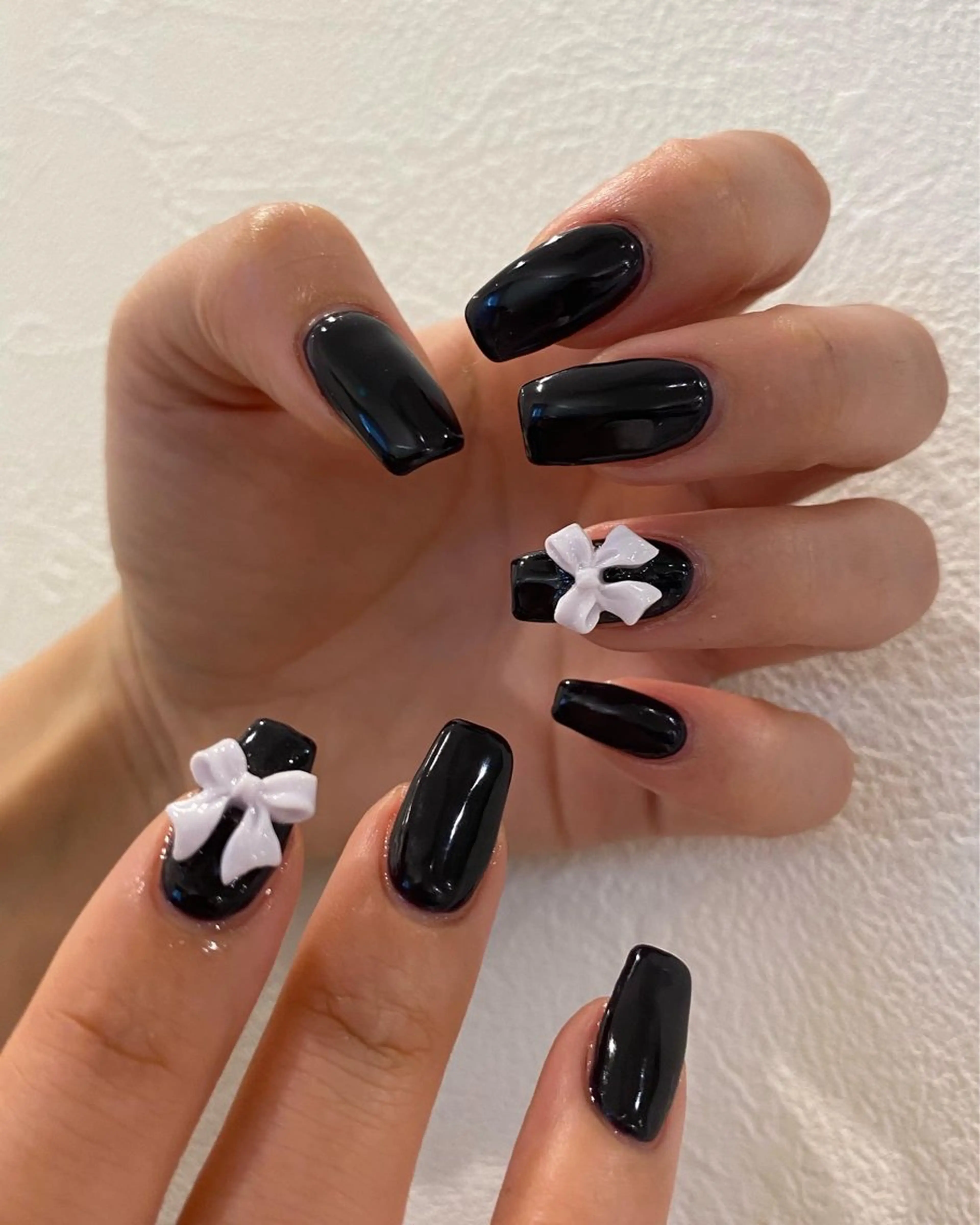 ネイル マグネットネイル ミラーネイル リボン シンプルネイル Ann. nail.tokyo所属・Ann nailのネイルデザイン