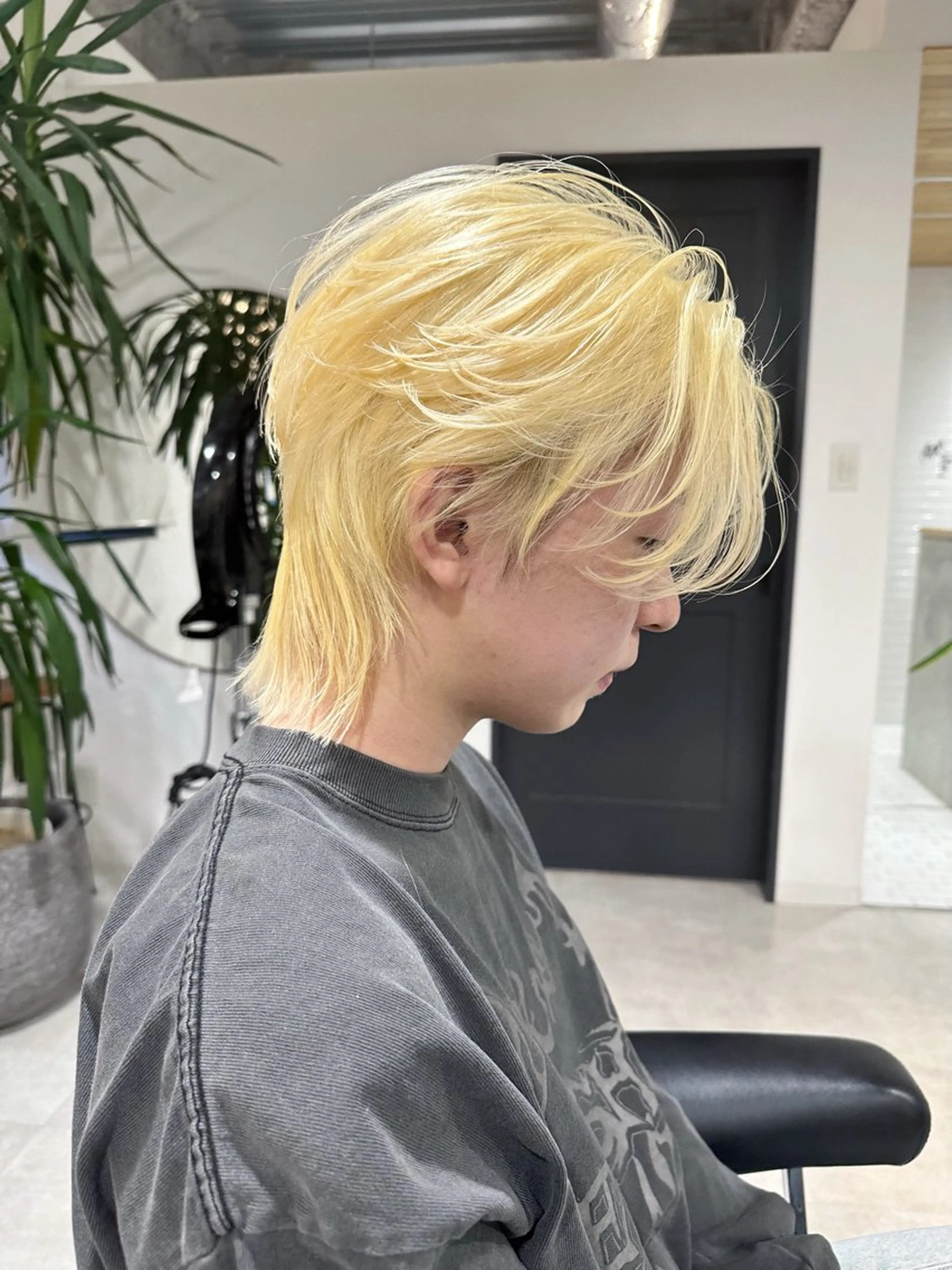 カラー メンズ 抜きっぱなしブロンド ブロンド みひろ mi_sr0221のヘアスタイル
