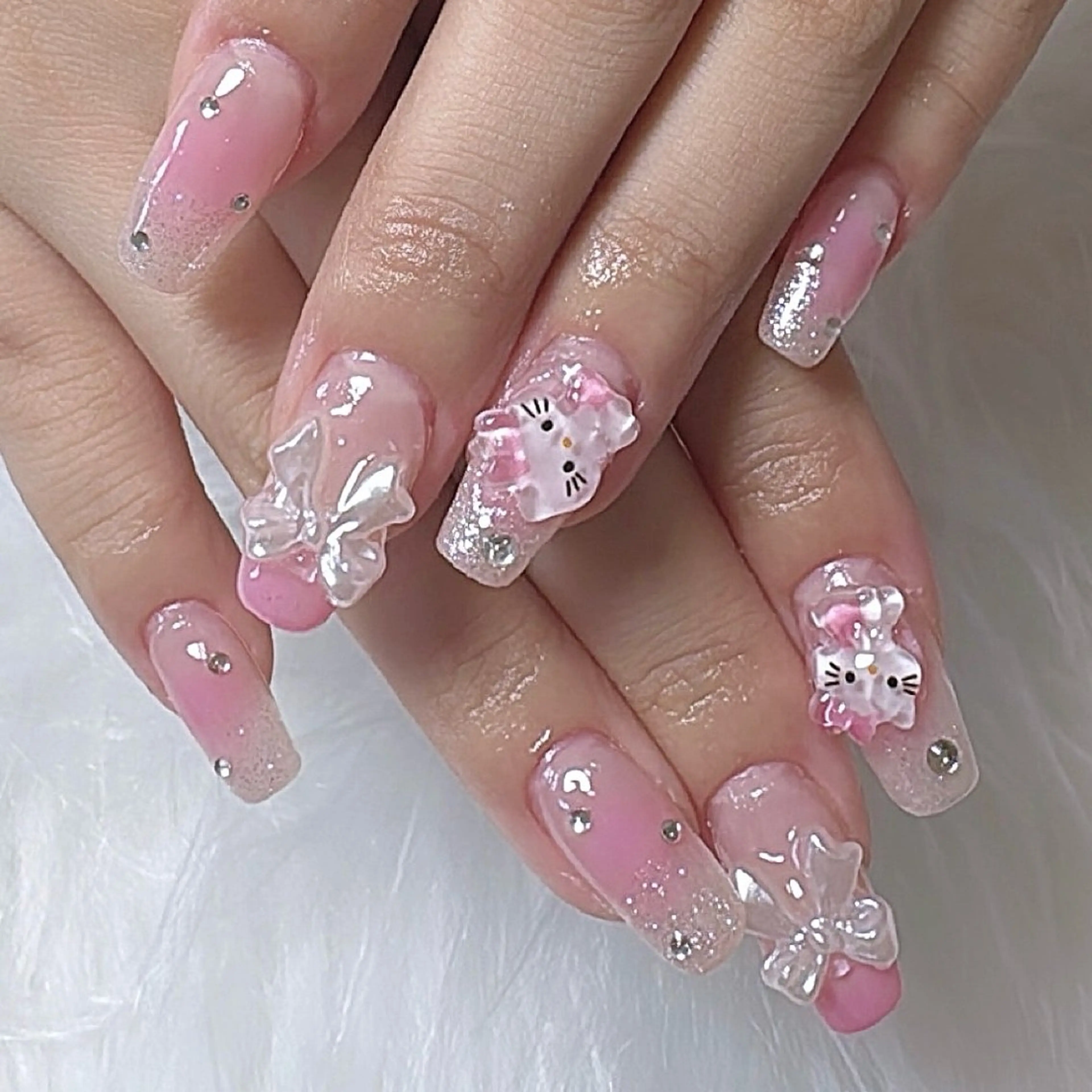 ネイル シュシュ 🎀 girly nailのネイルデザイン
