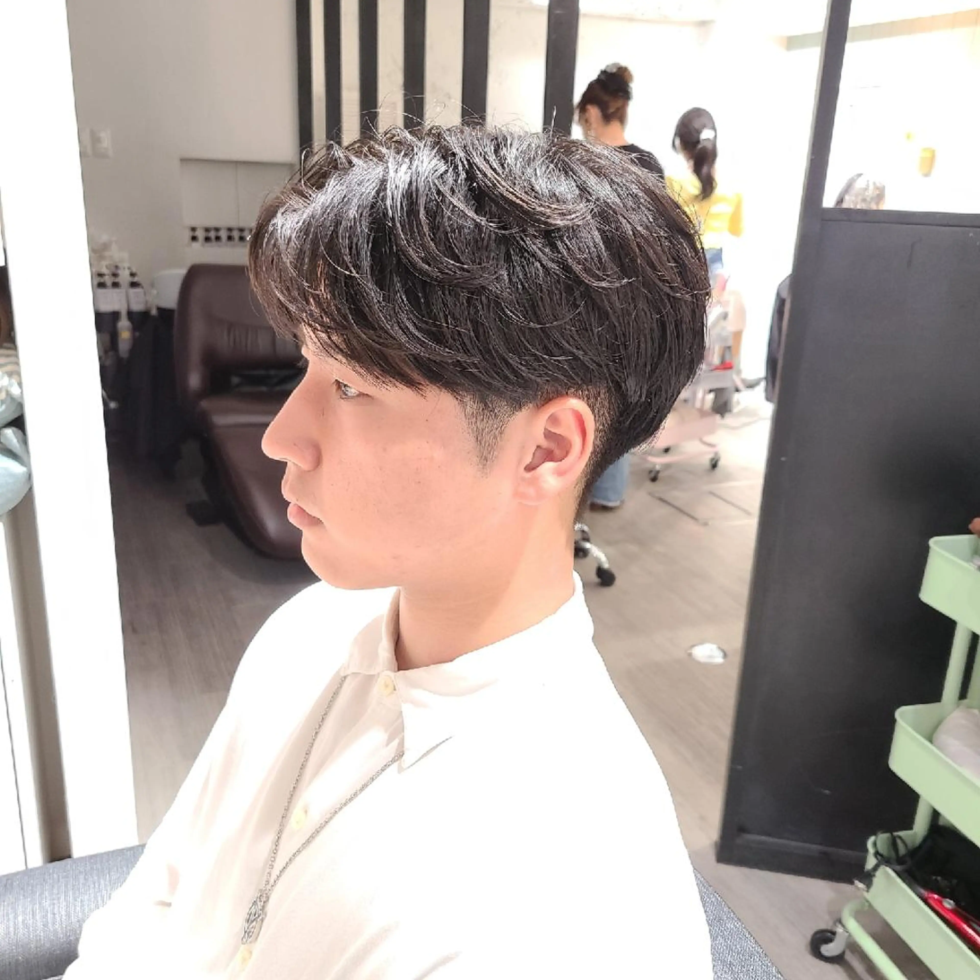 メンズ センターパート 隈元 光のヘアスタイル