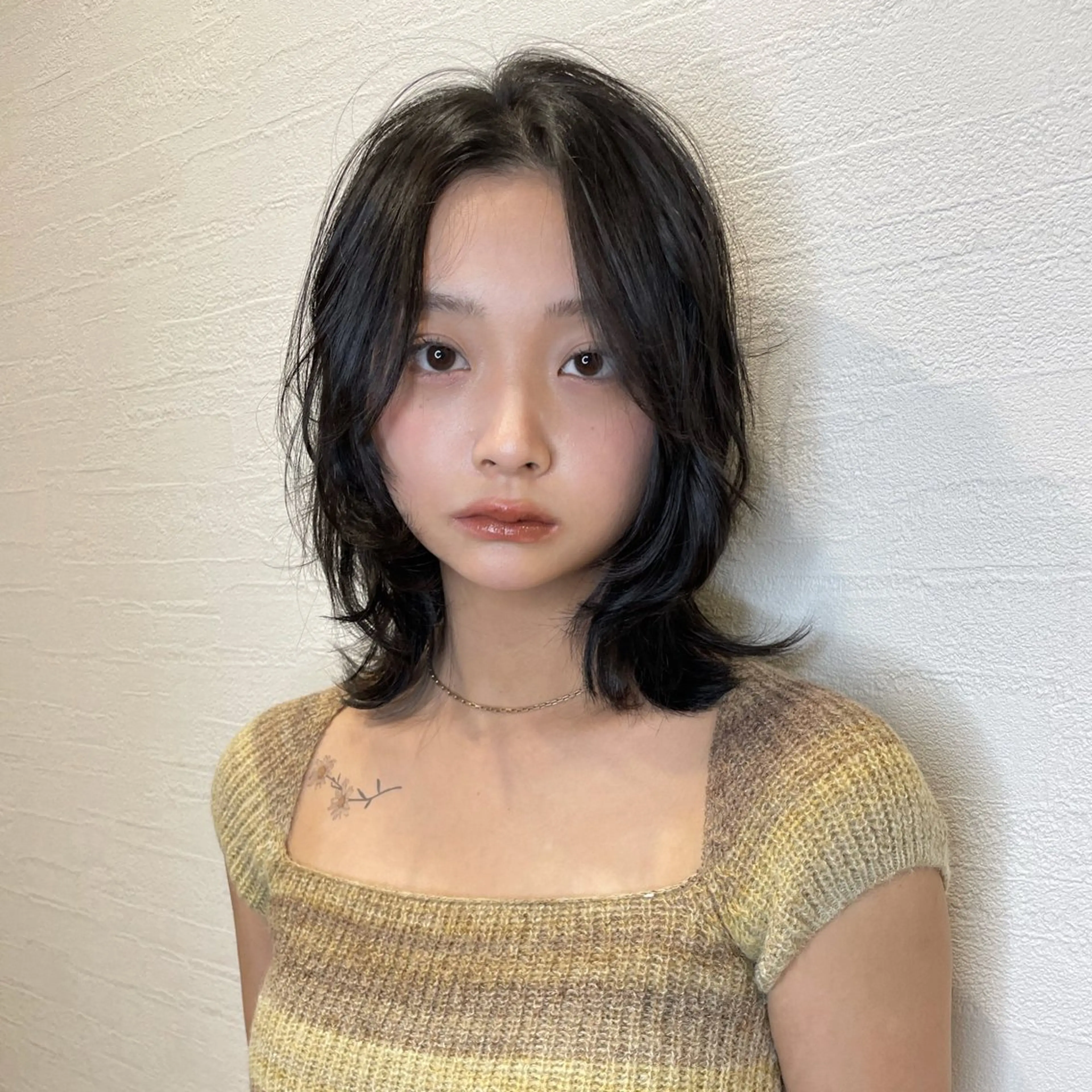 ミディアム ウルフカット 高評価多数◎ コテ巻きパーマ星明夏のヘアスタイル