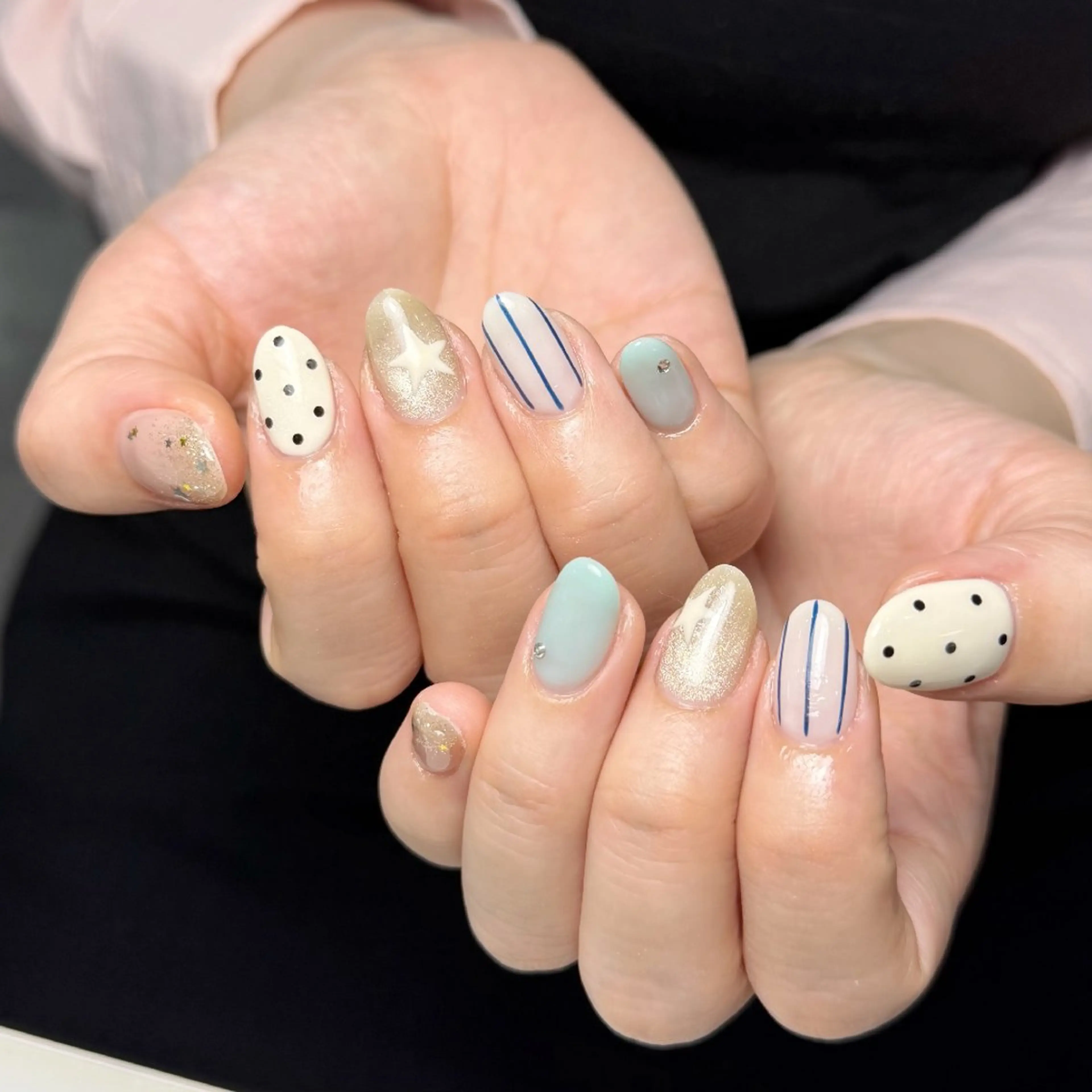 ネイル チークネイル フレンチネイル ジェルネイル ガーリー キラキラネイル ハンドネイル UM Nail Salonのネイルデザイン
