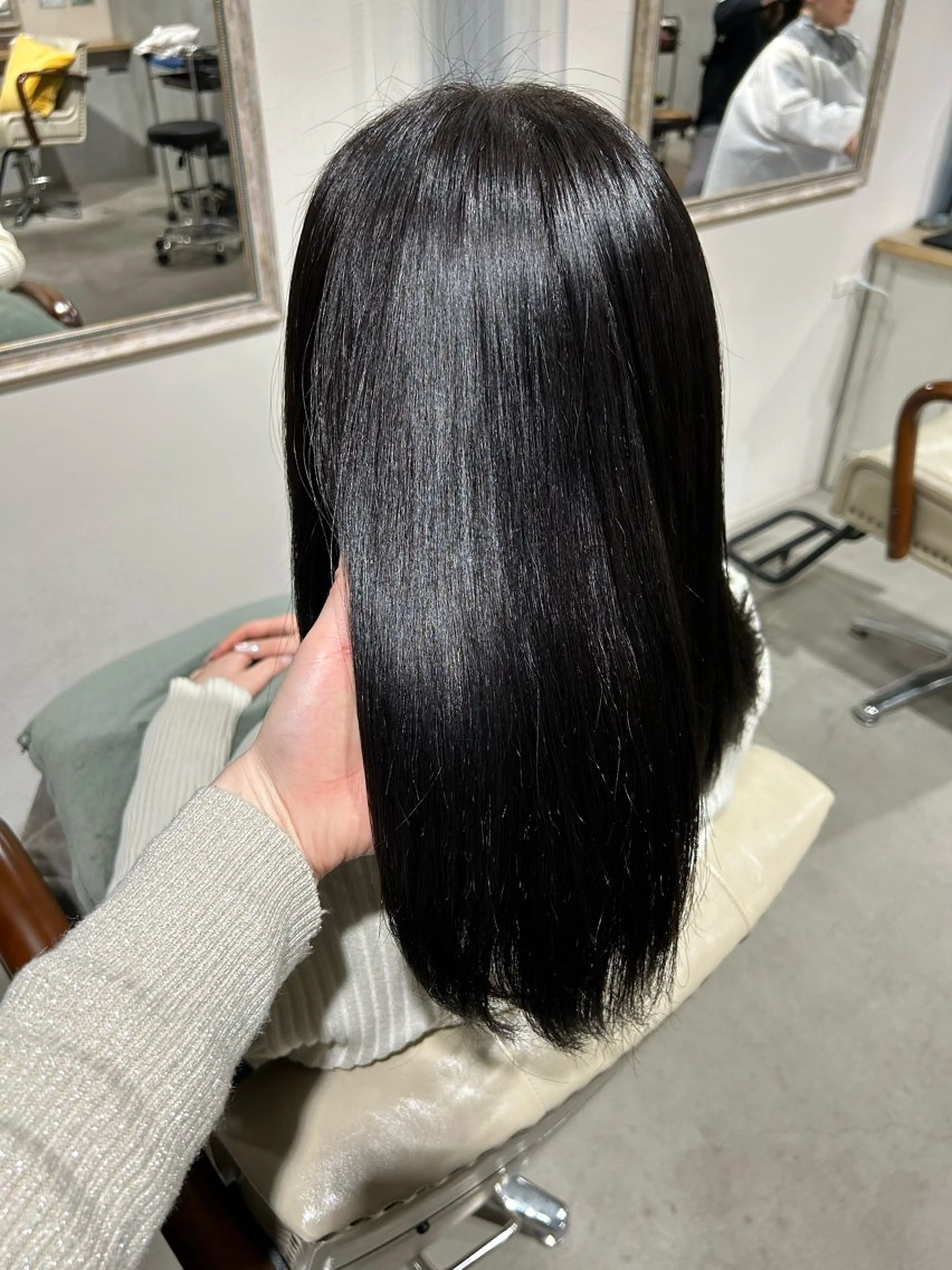 ミディアム カラー 黒髪 ブルーカラー ブルーブラック 瀬川 夏緒のヘアスタイル