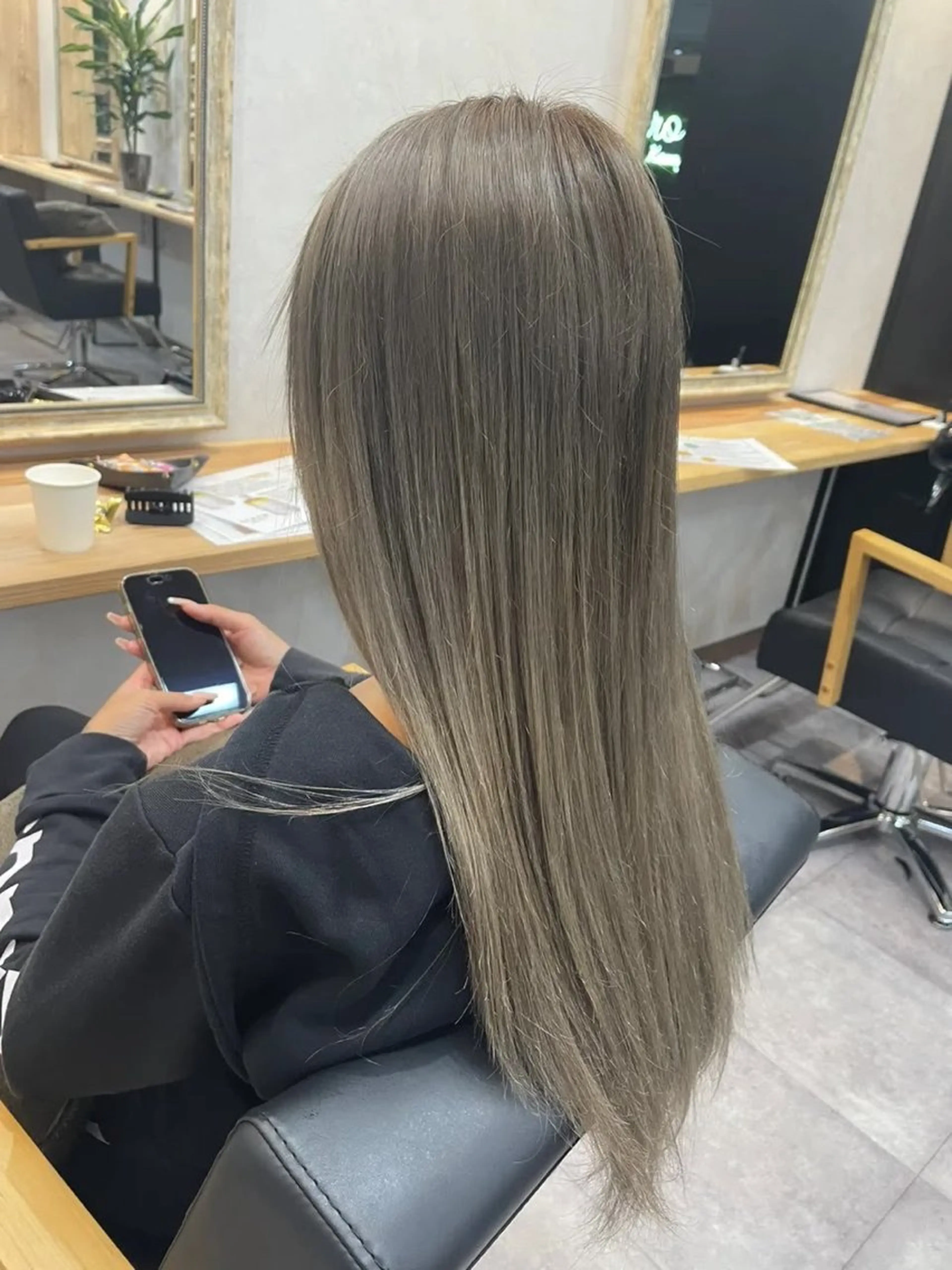 カラー グラデーションカラー ショートカット募集中 クワバラのヘアスタイル