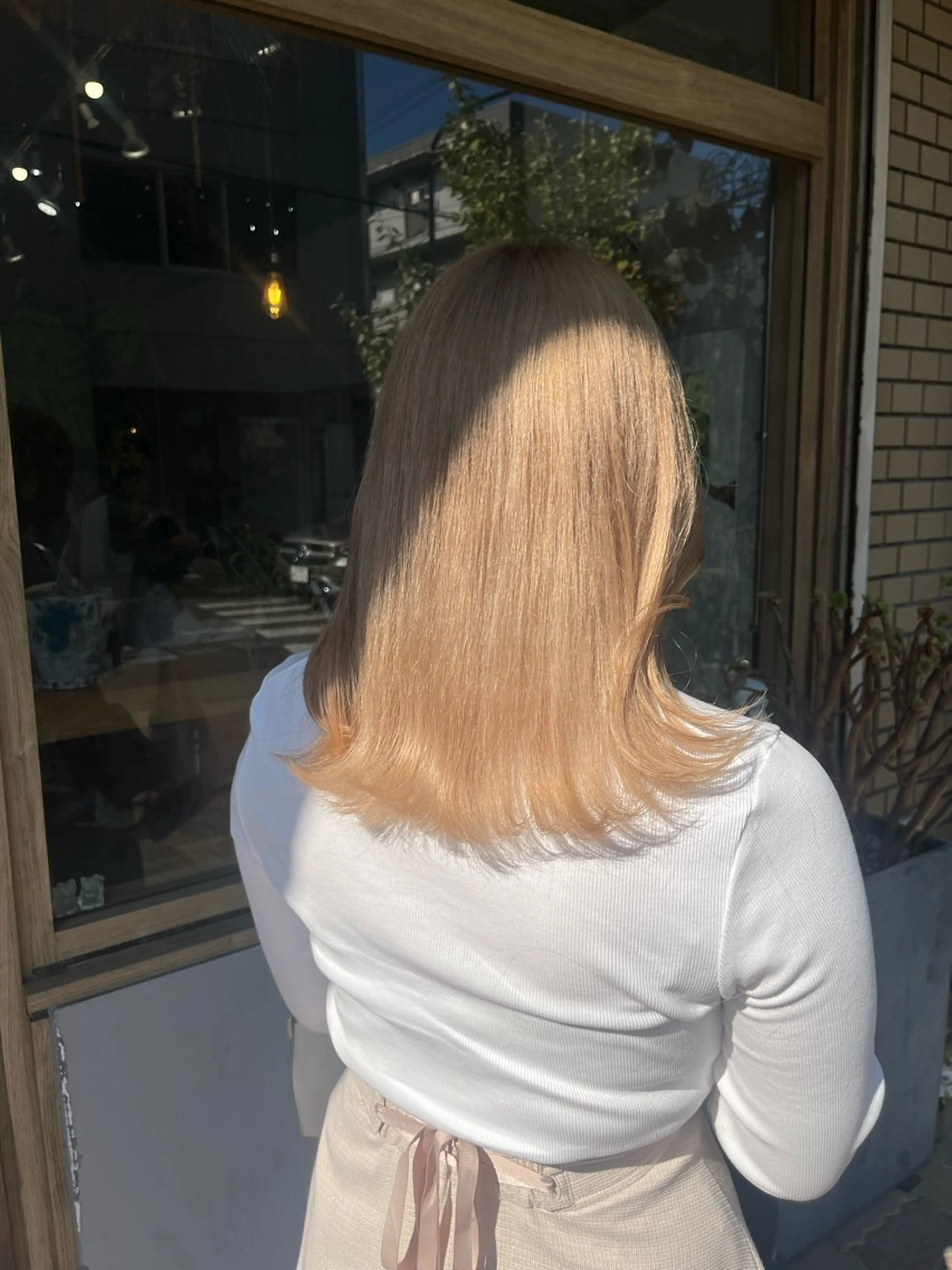 セミロング カラー ヘアカラー 透明感ハイトーン🦄 キラ🌈のヘアスタイル