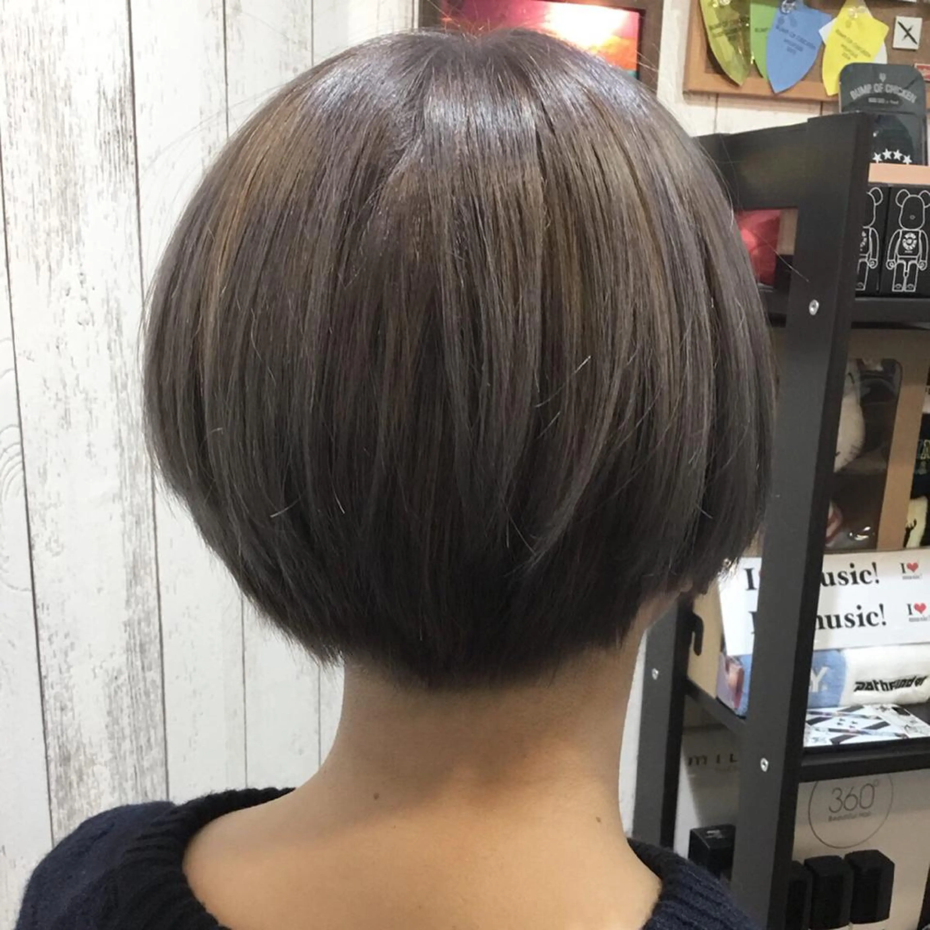 ショート カラー embrace エンブレイスのヘアスタイル