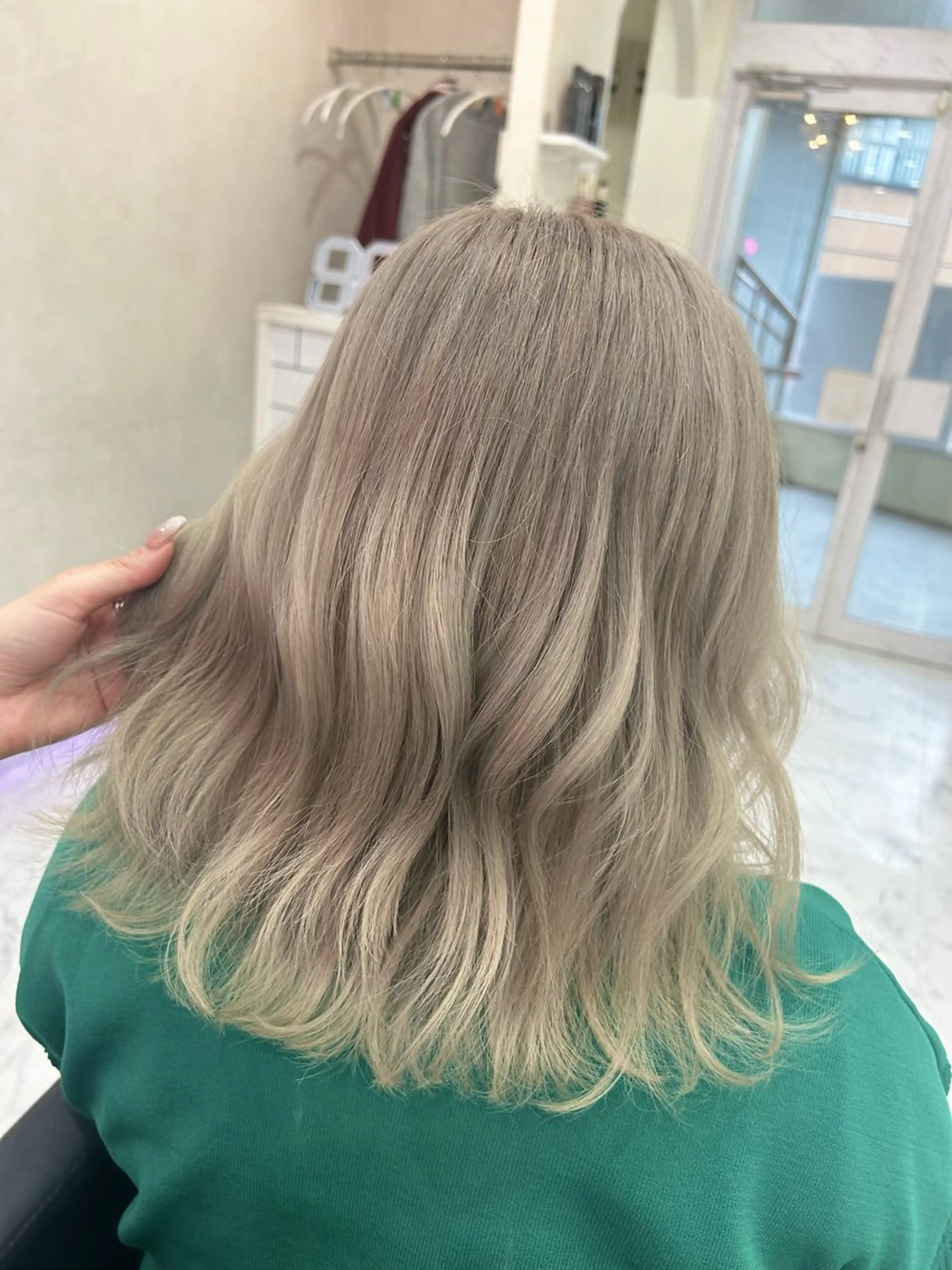 ミディアム カラー ヘアカラー ハイトーン/韓国風 🤍Nacchi🐈のマツエク・マツパデザイン