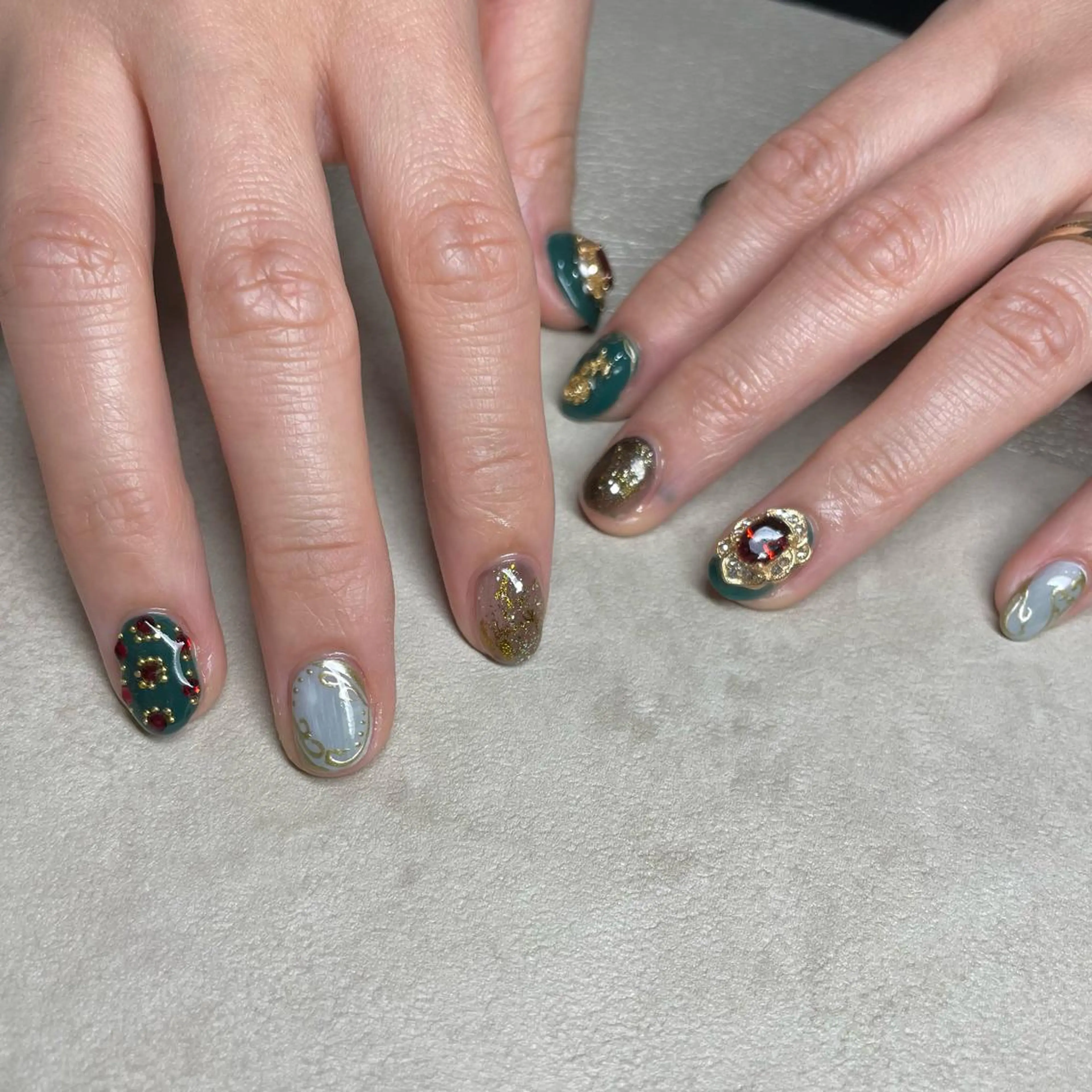 ネイル 持ち込み ハンドネイル フットネイル with hues AYAのネイルデザイン