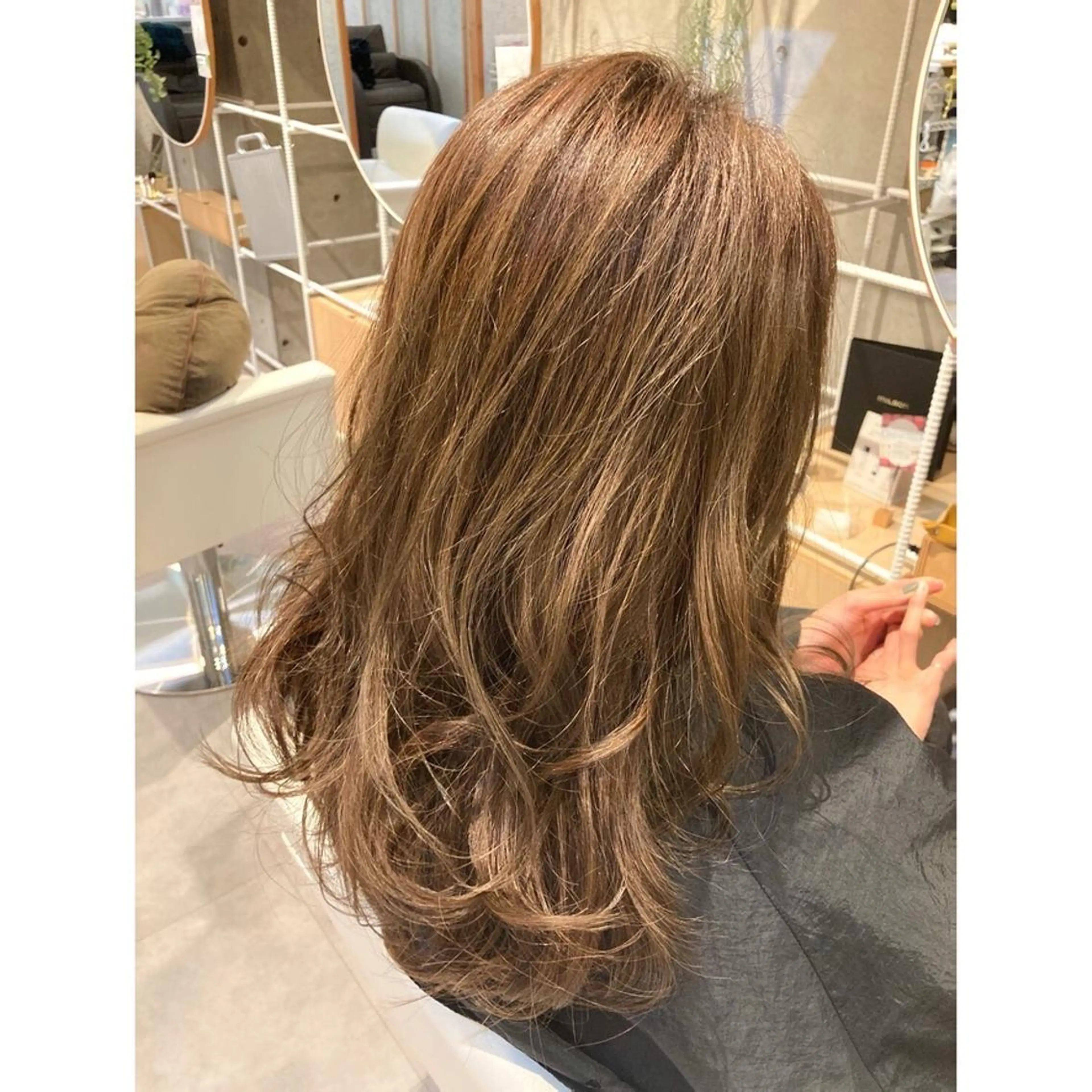 ロング カラー ベージュカラー カット ヘアカラー トリートメント Grantus (グランタス )のヘアスタイル