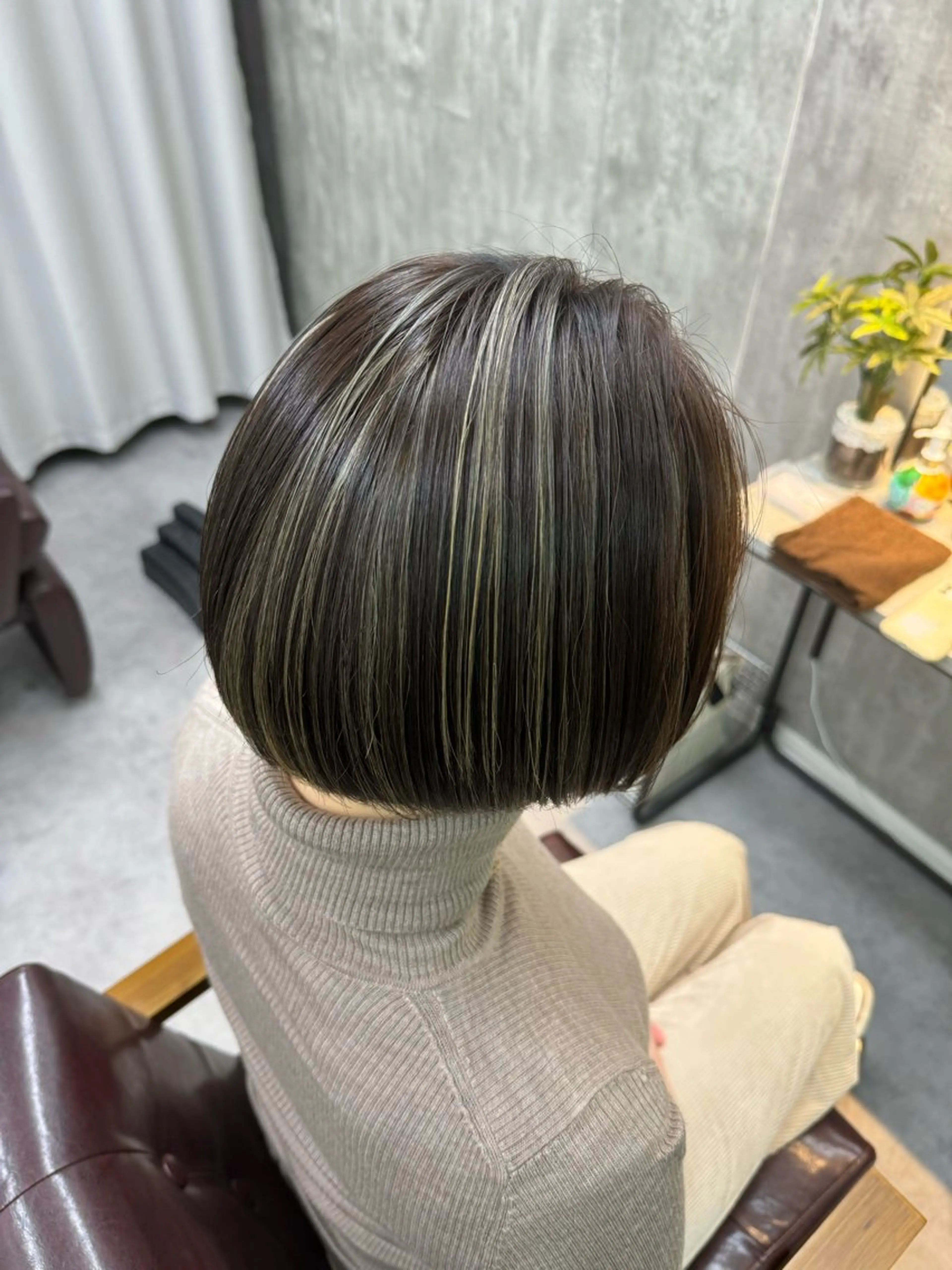 ショート カラー ブリーチ ダブルカラー ハイライトカラー ハイライト 1席のみの 美容室IKKIのヘアスタイル