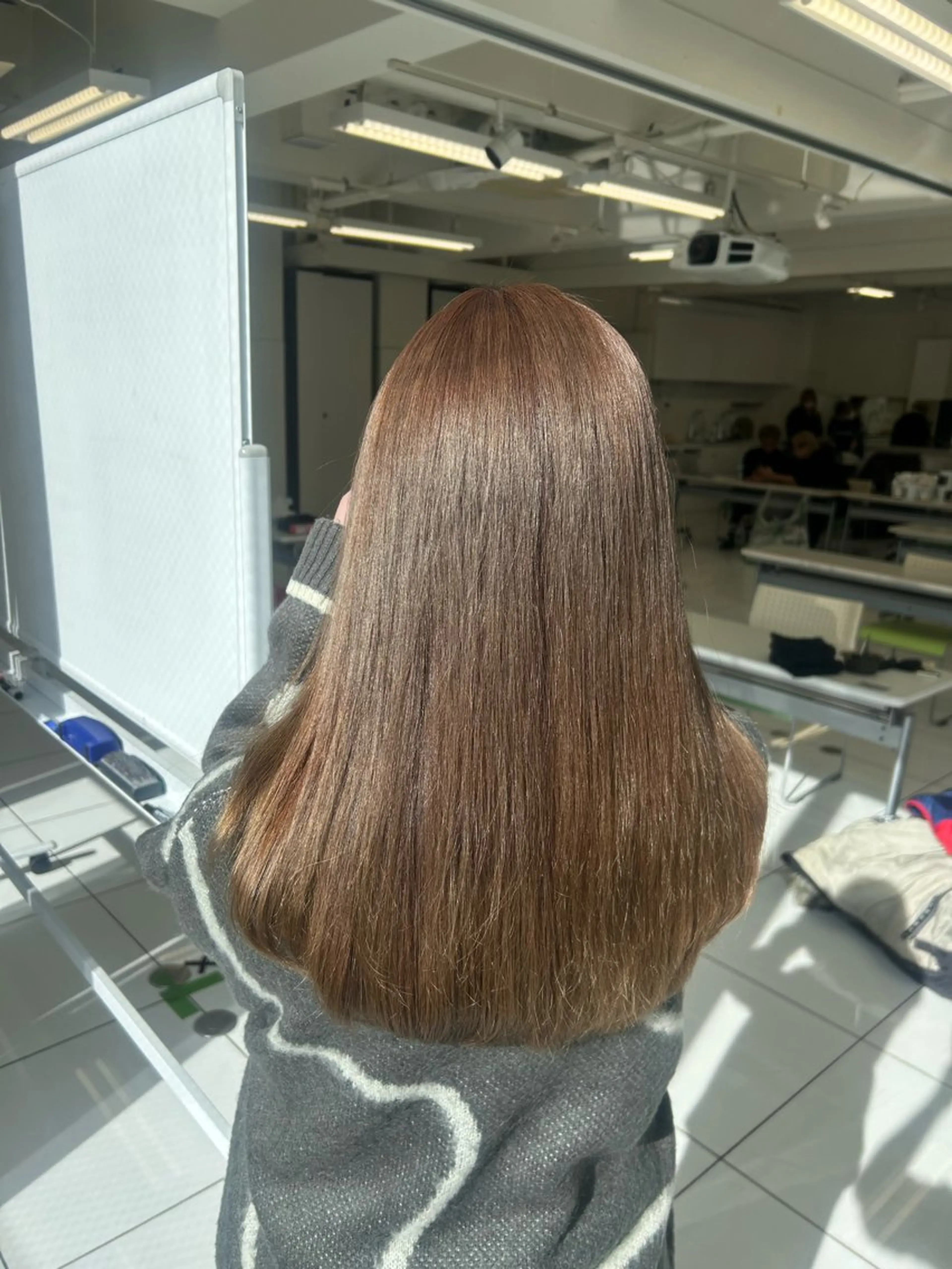 ロング カラー ベージュカラー ブリーチ 大川 夏実のヘアスタイル