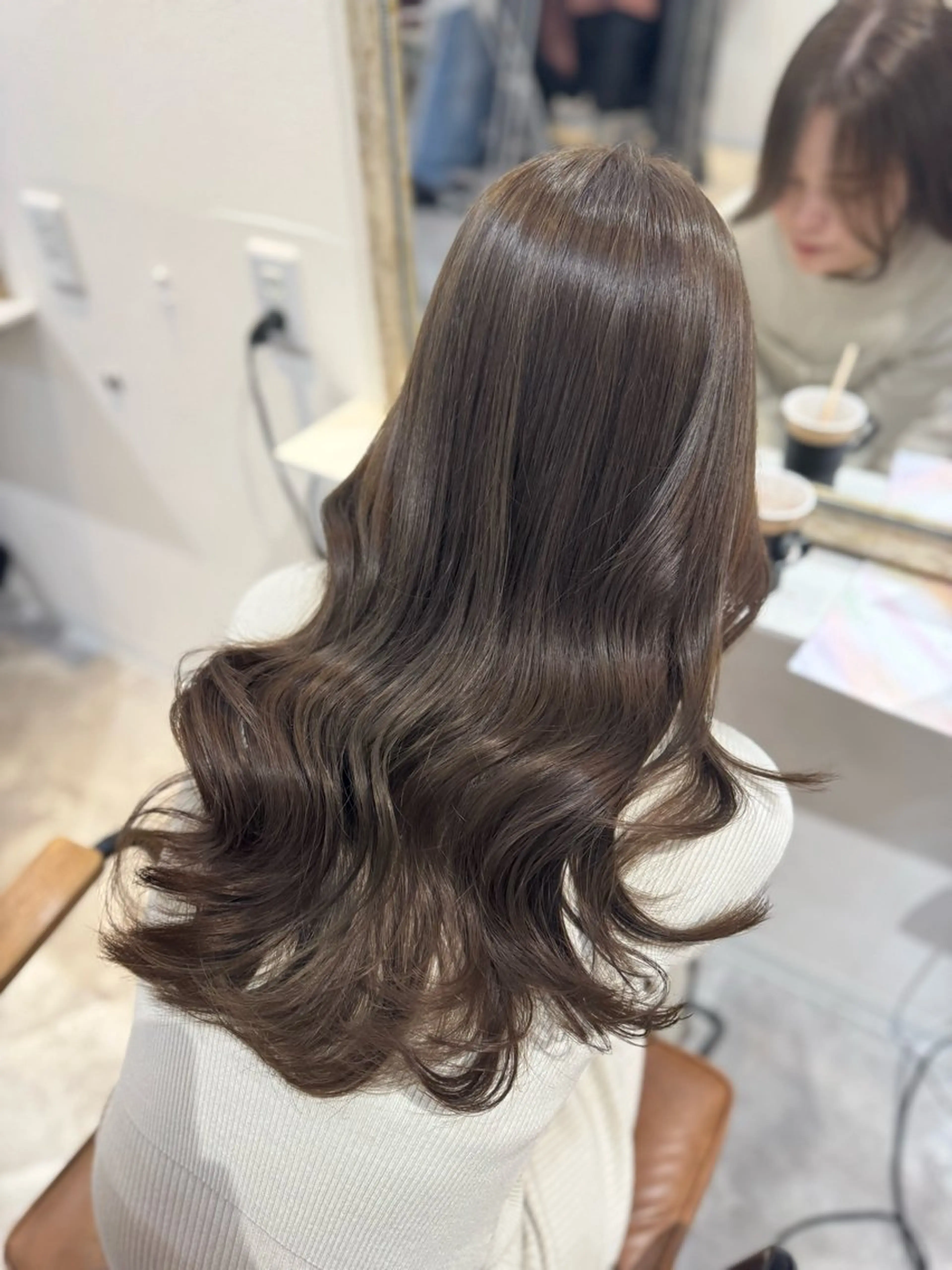 ロング カラー アッシュ アッシュブラウン ベージュカラー 黒髪 ブリーチ ヘアカラー トリートメント 赤み無し柔らかカラー 【梅田】madokaのヘアスタイル