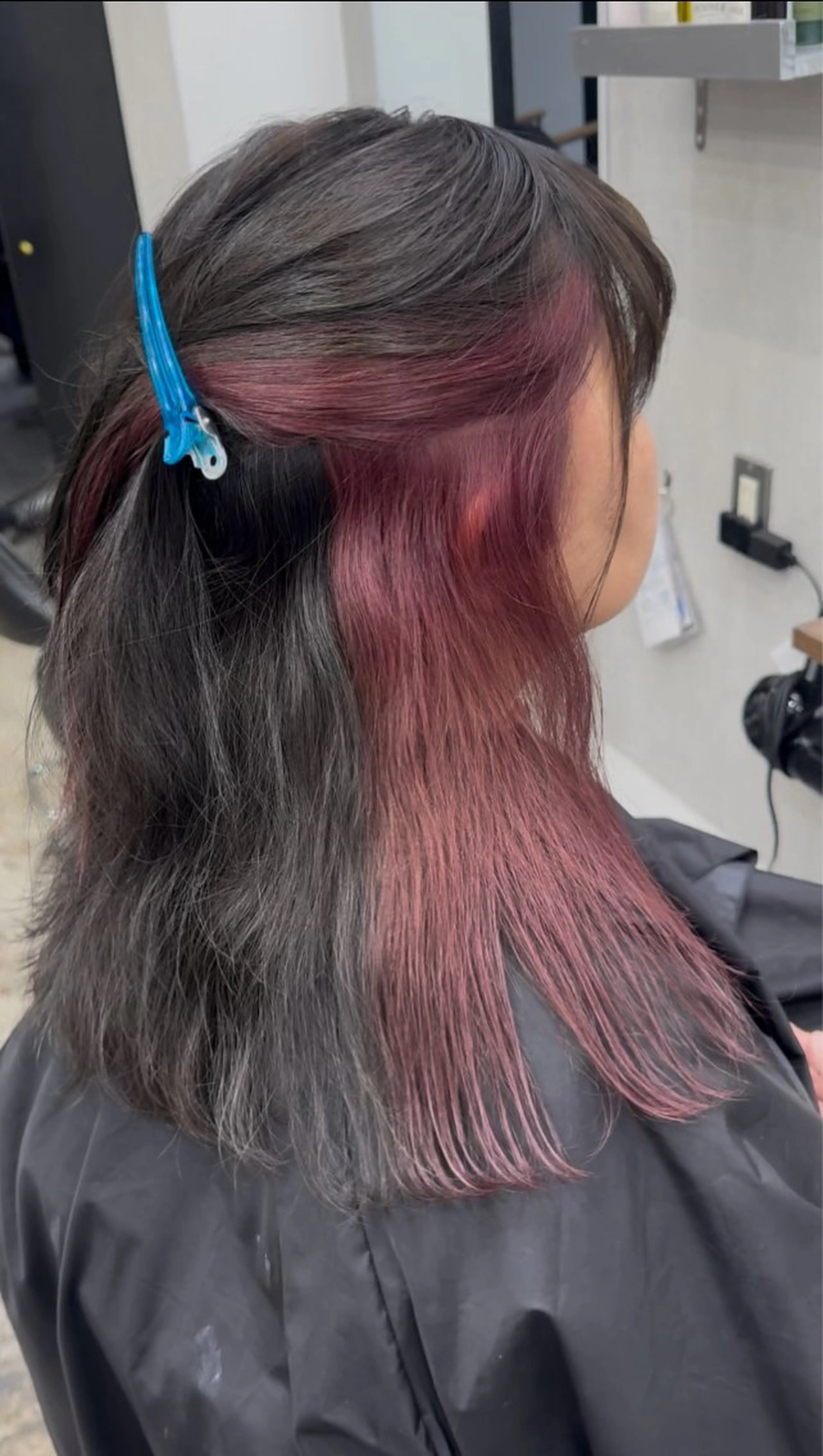 ロング カラー ダークグレー ダークグレージュ イヤリングカラー グレージュ ラベンダーカラー ヘアカラー ハイトーンカラー🐬 えりかのヘアスタイル