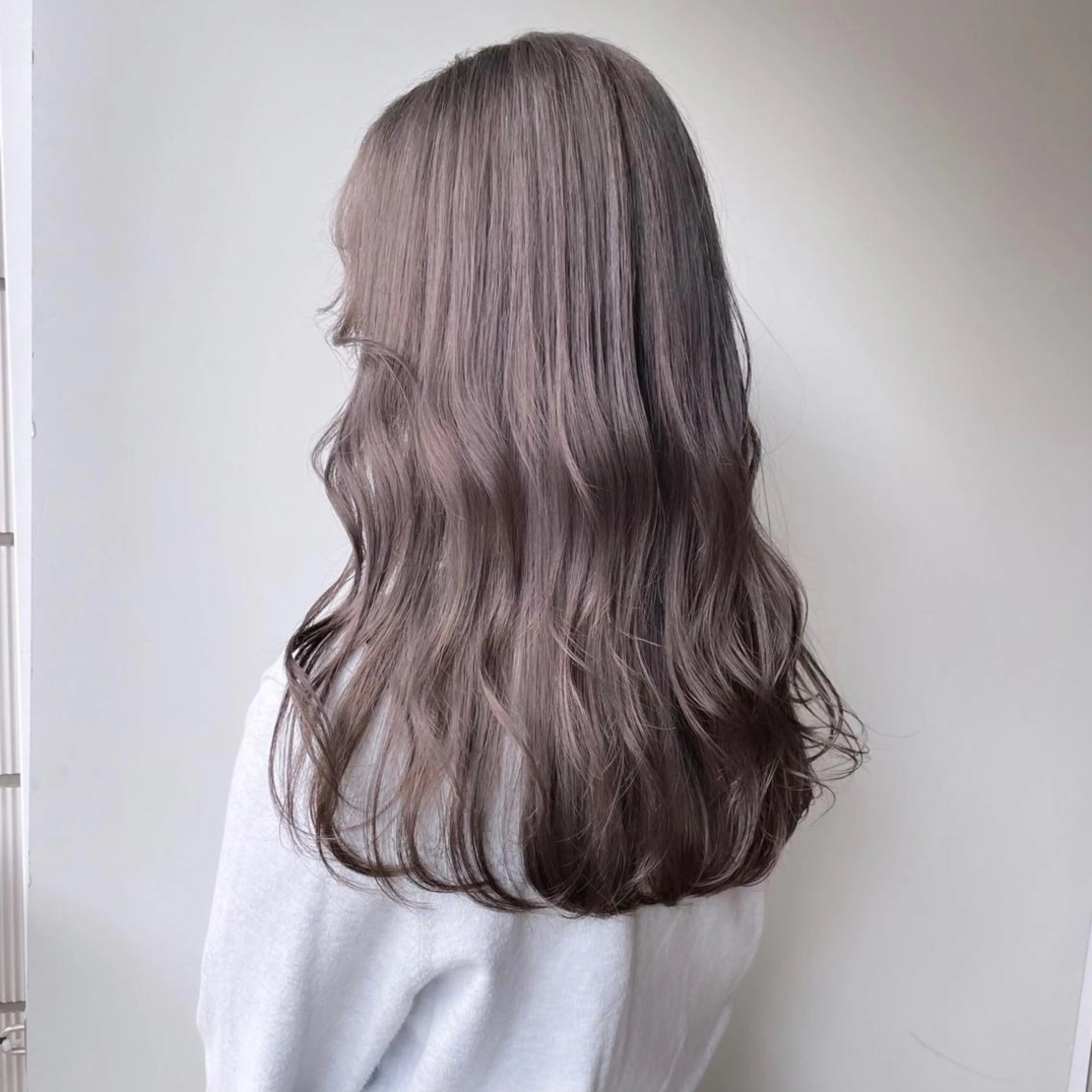 セミロング カラー ヘアアレンジ 💕上野美容師☁ ブリーチ💖サワのヘアスタイル