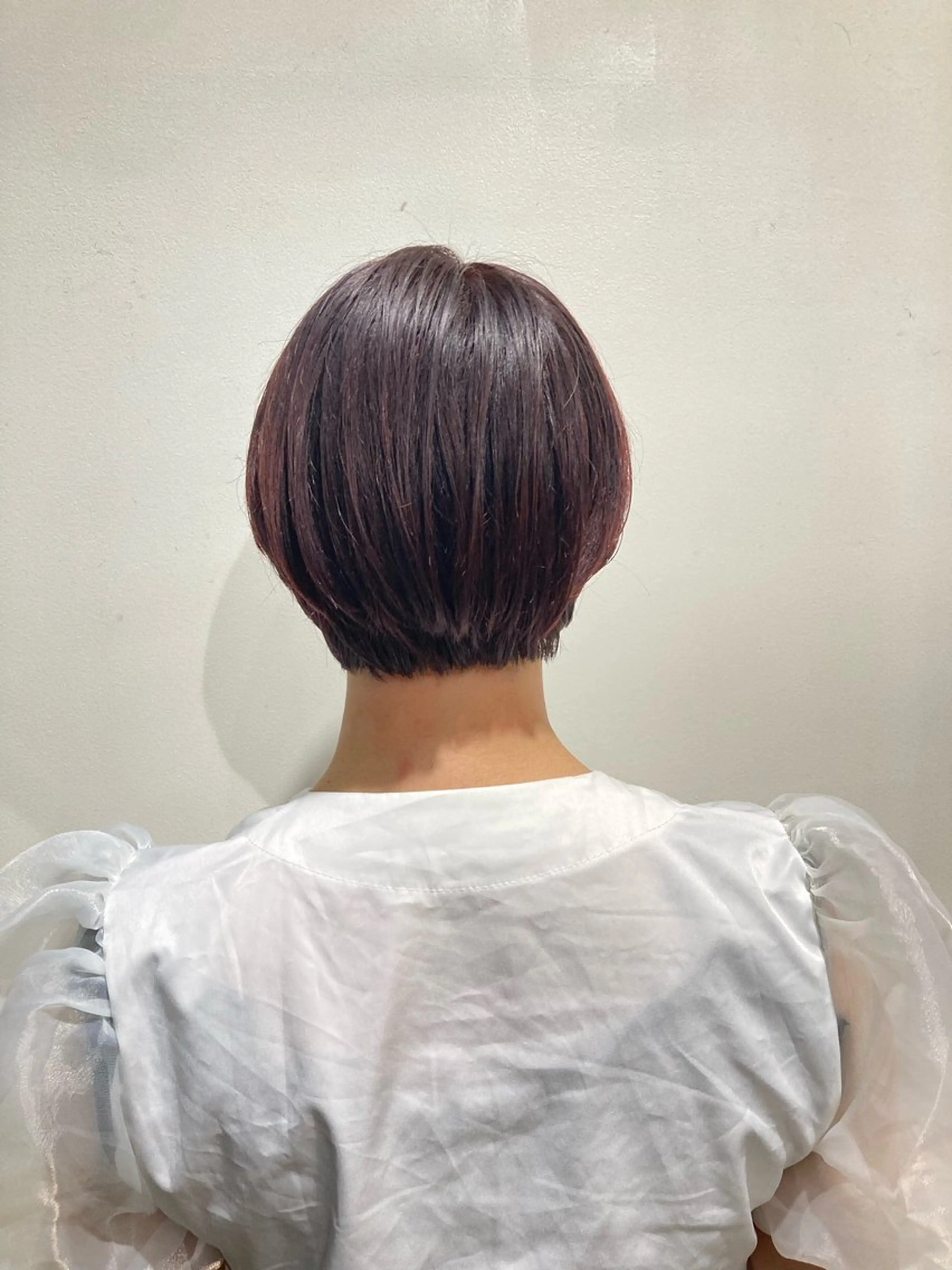 ショート カラー IKU顔周りレイヤー /ボブ/透明感カラーのヘアスタイル