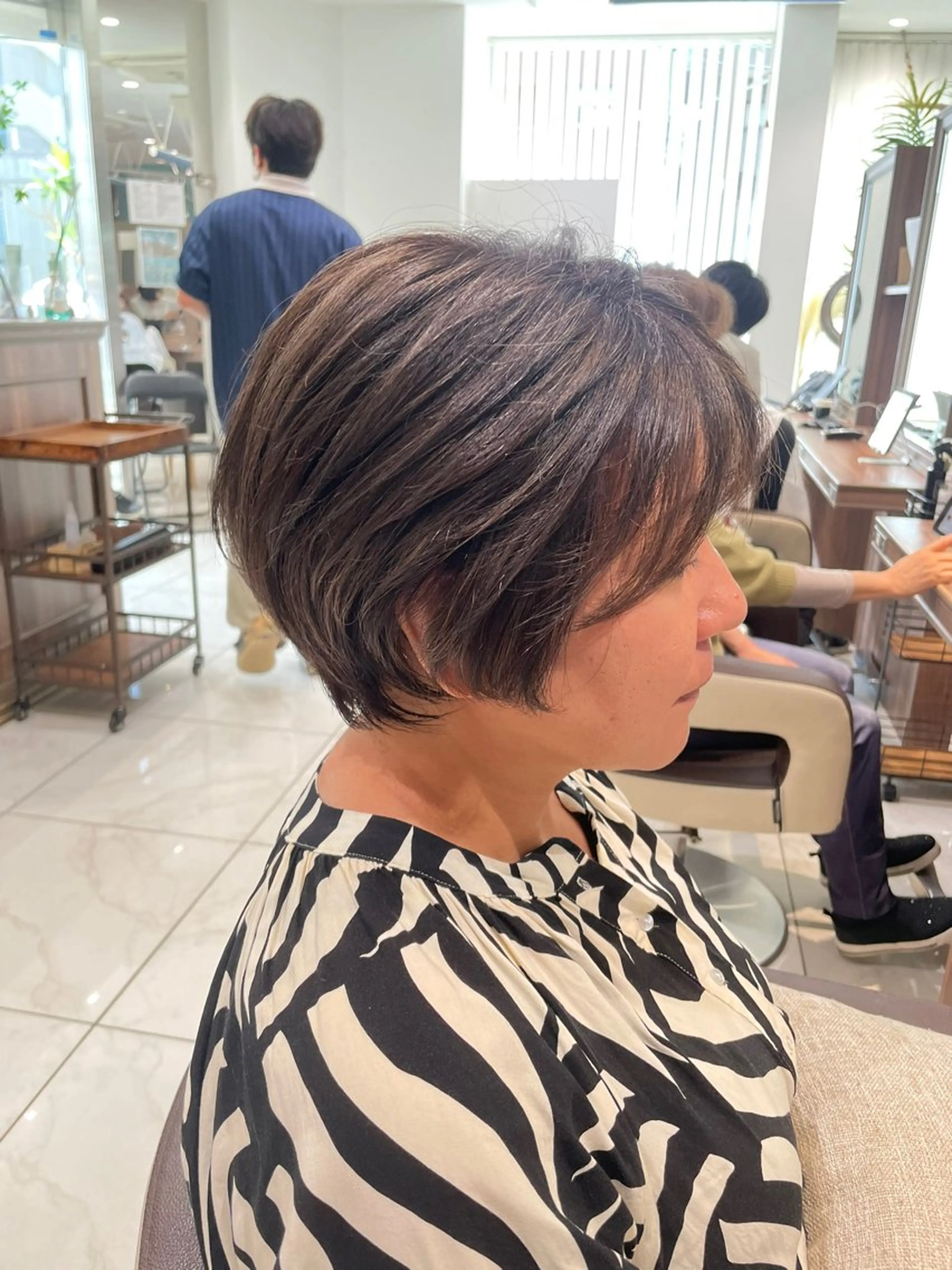 ショート カラー バレイヤージュ ハイライトカラー ハイライト レイヤーカット ヘアカラー 🇰🇷韓国ヘア★ 副店長.쿠리타⭐︎のヘアスタイル